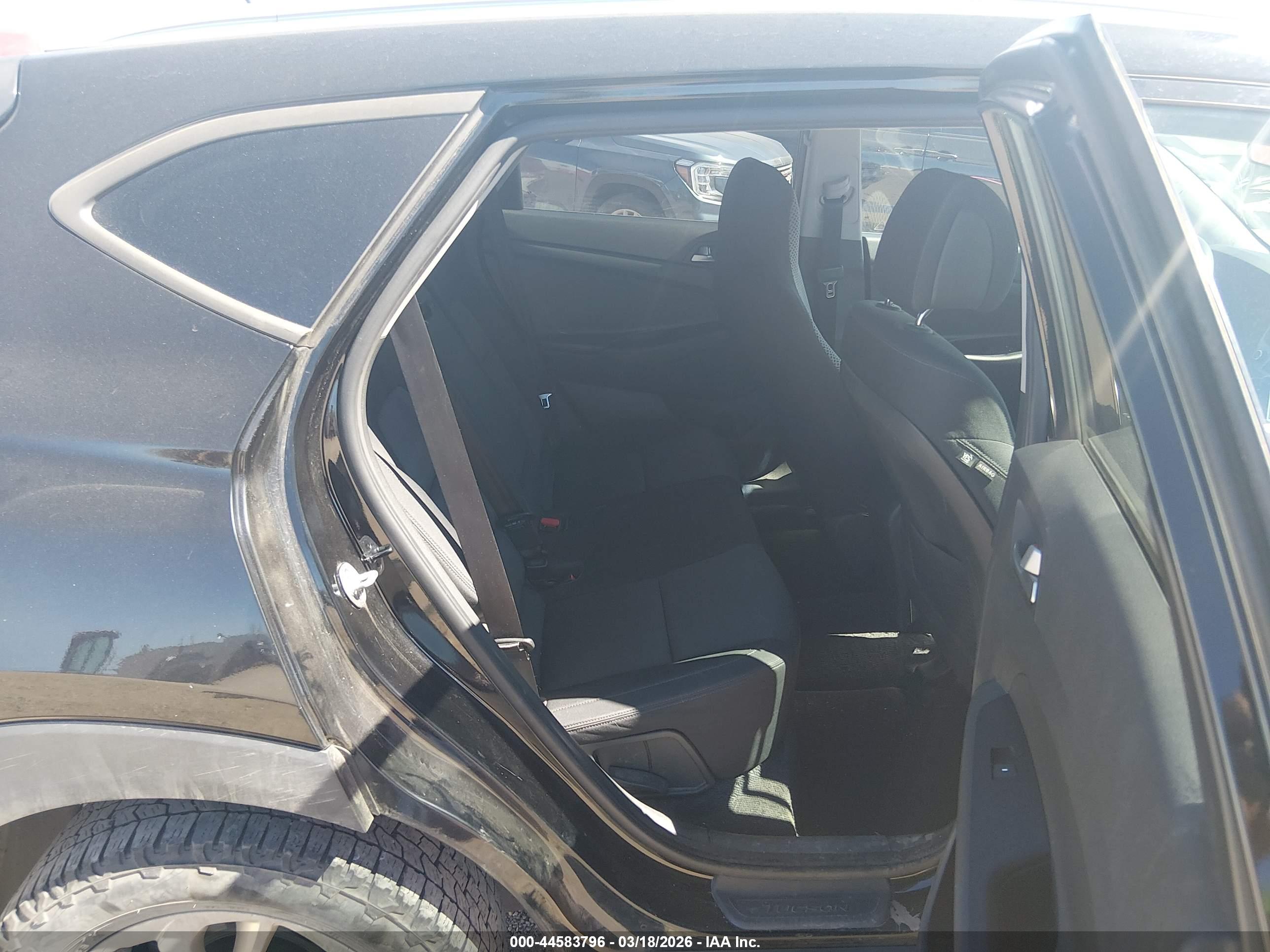 HYUNDAI TUCSON image 8