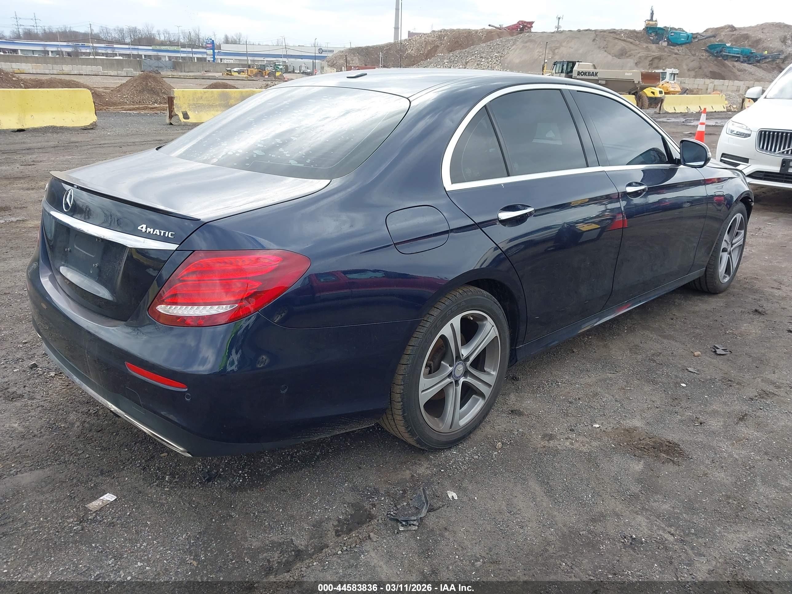 MERCEDES-BENZ E image 4