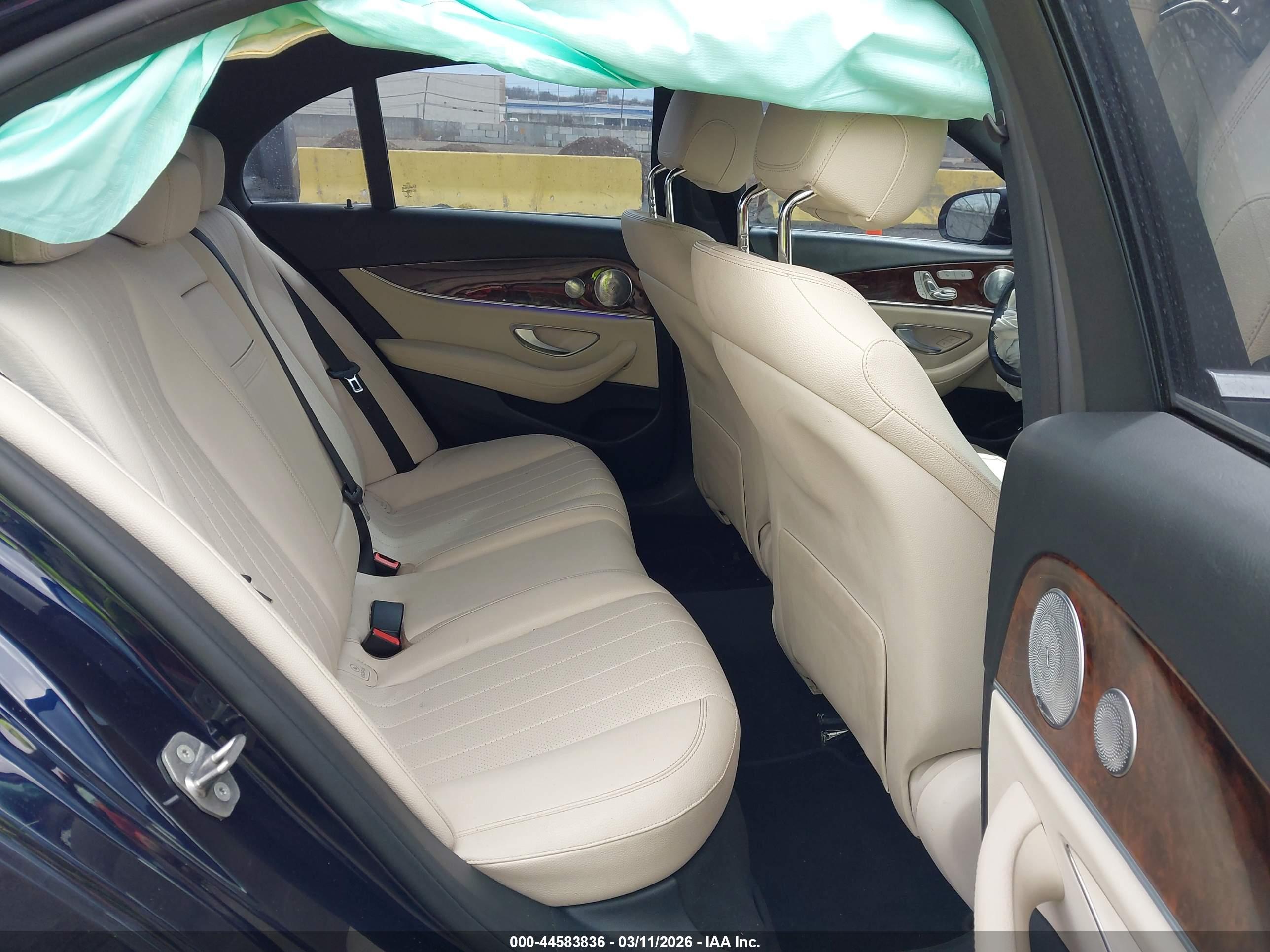 MERCEDES-BENZ E image 8