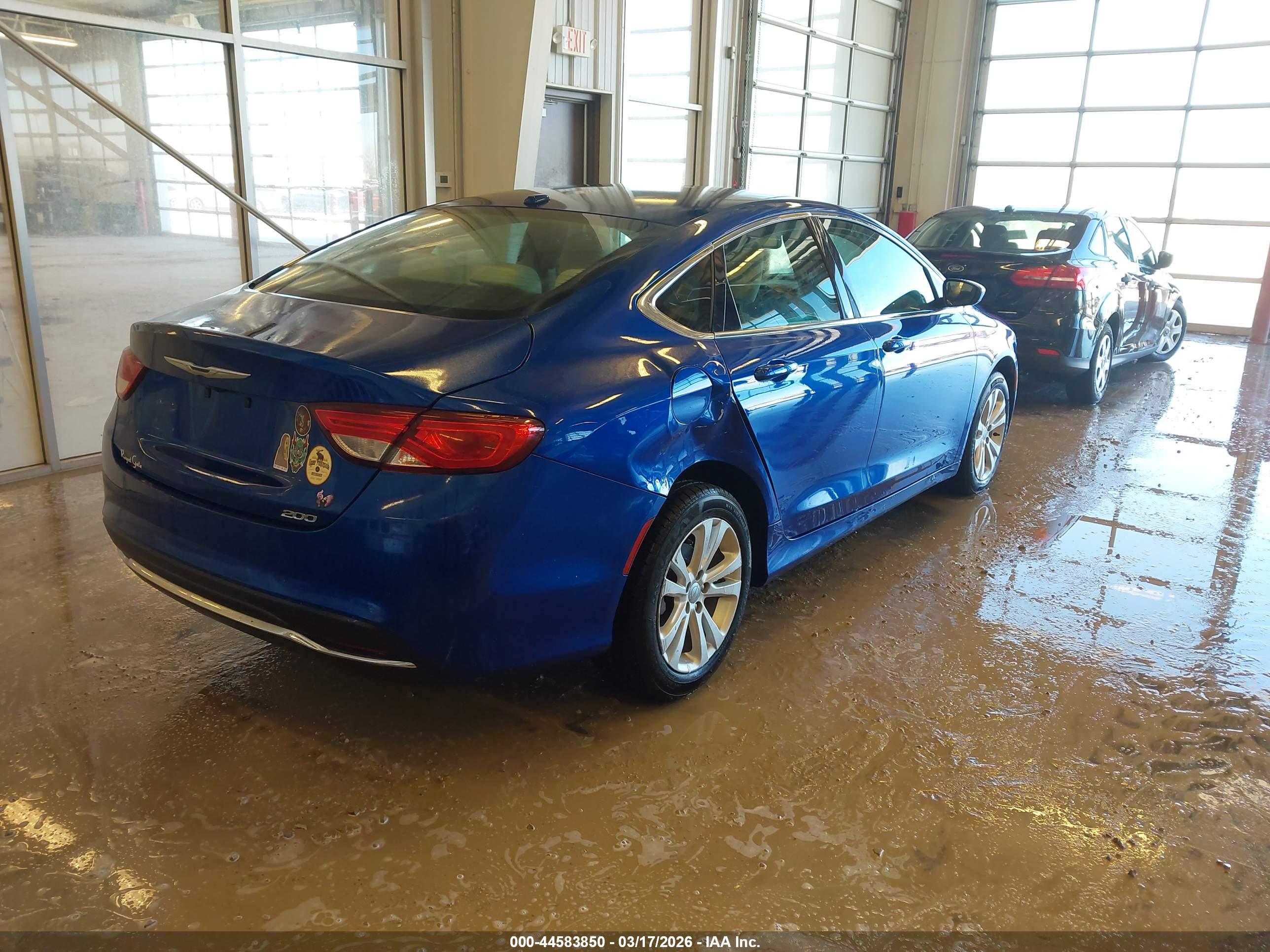 CHRYSLER 200 image 4