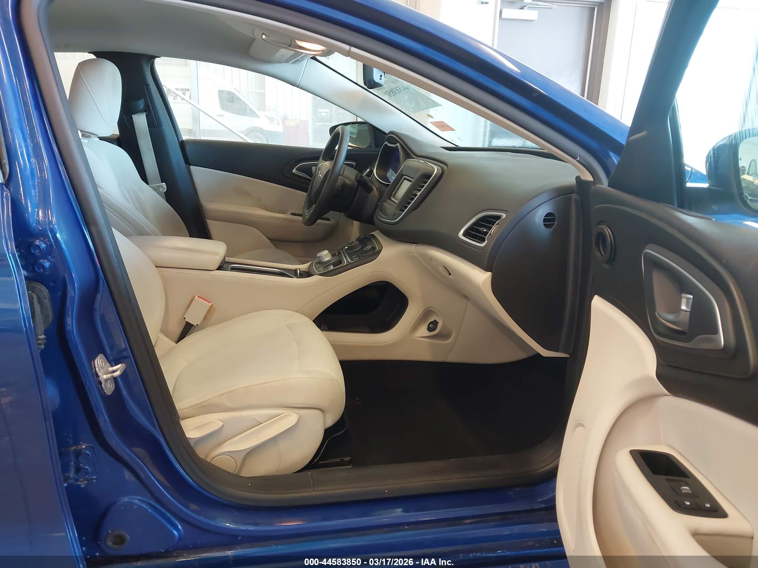 CHRYSLER 200 image 5