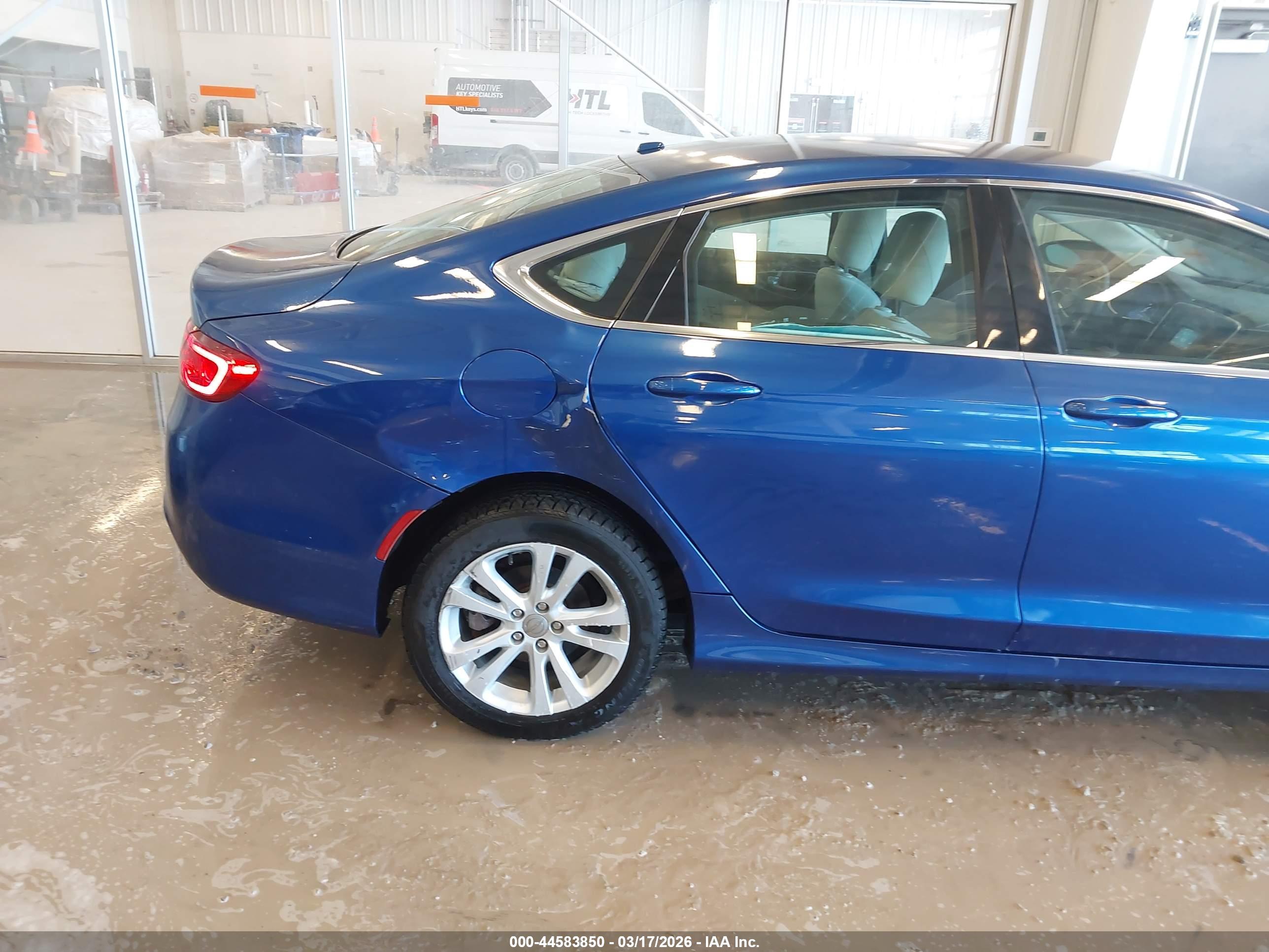CHRYSLER 200 image 6