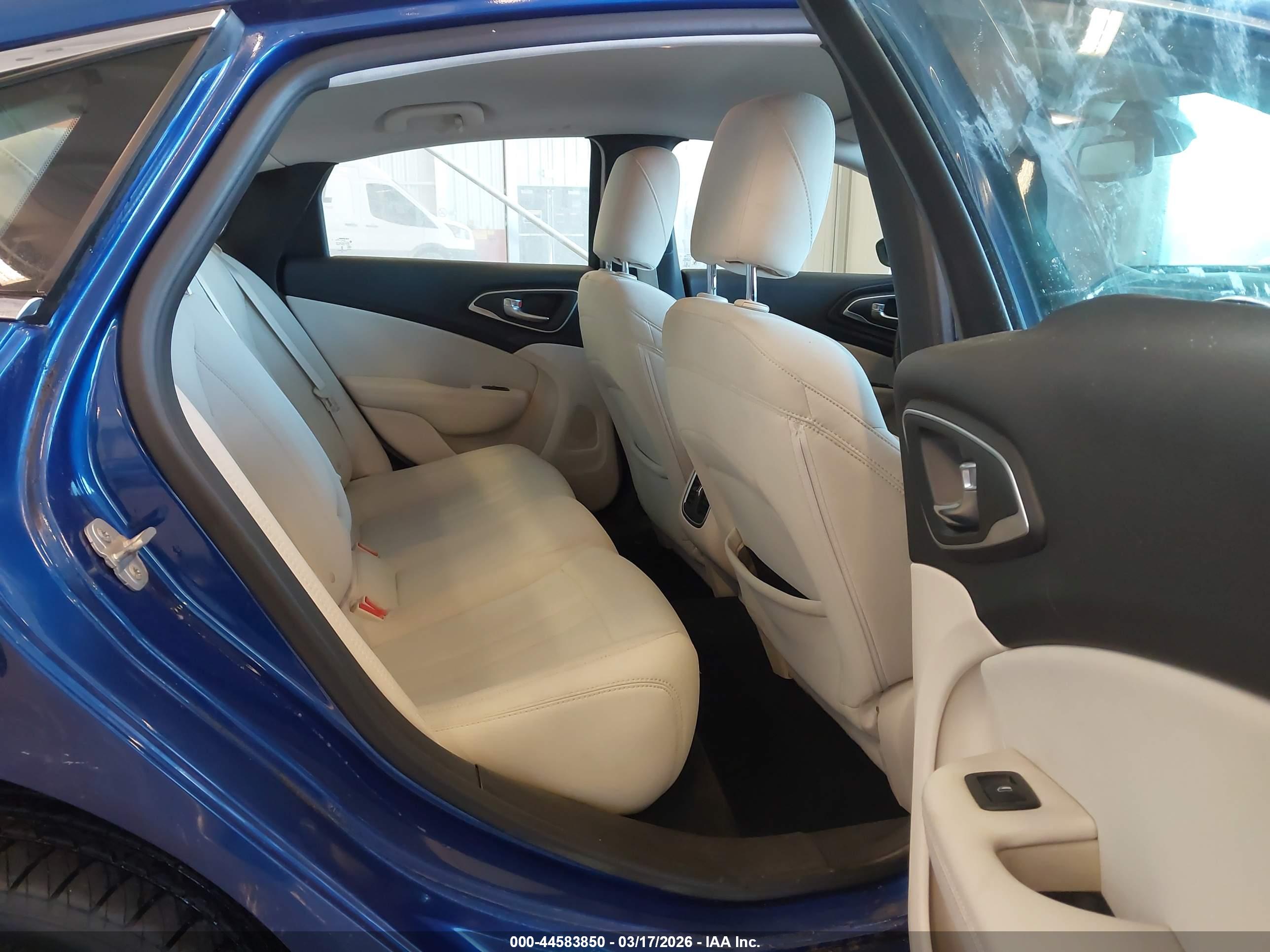 CHRYSLER 200 image 8