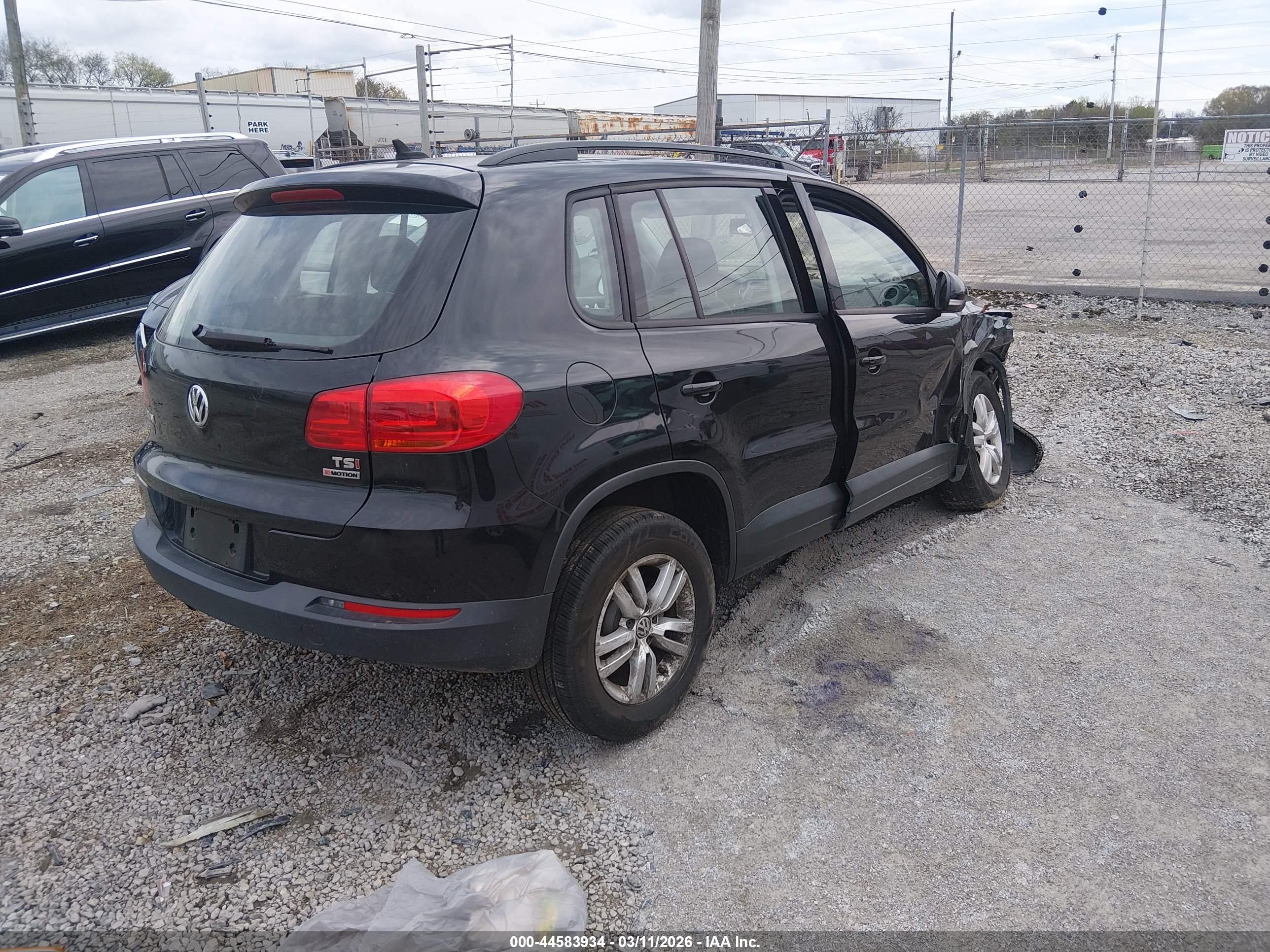 VOLKSWAGEN TIGUAN image 4