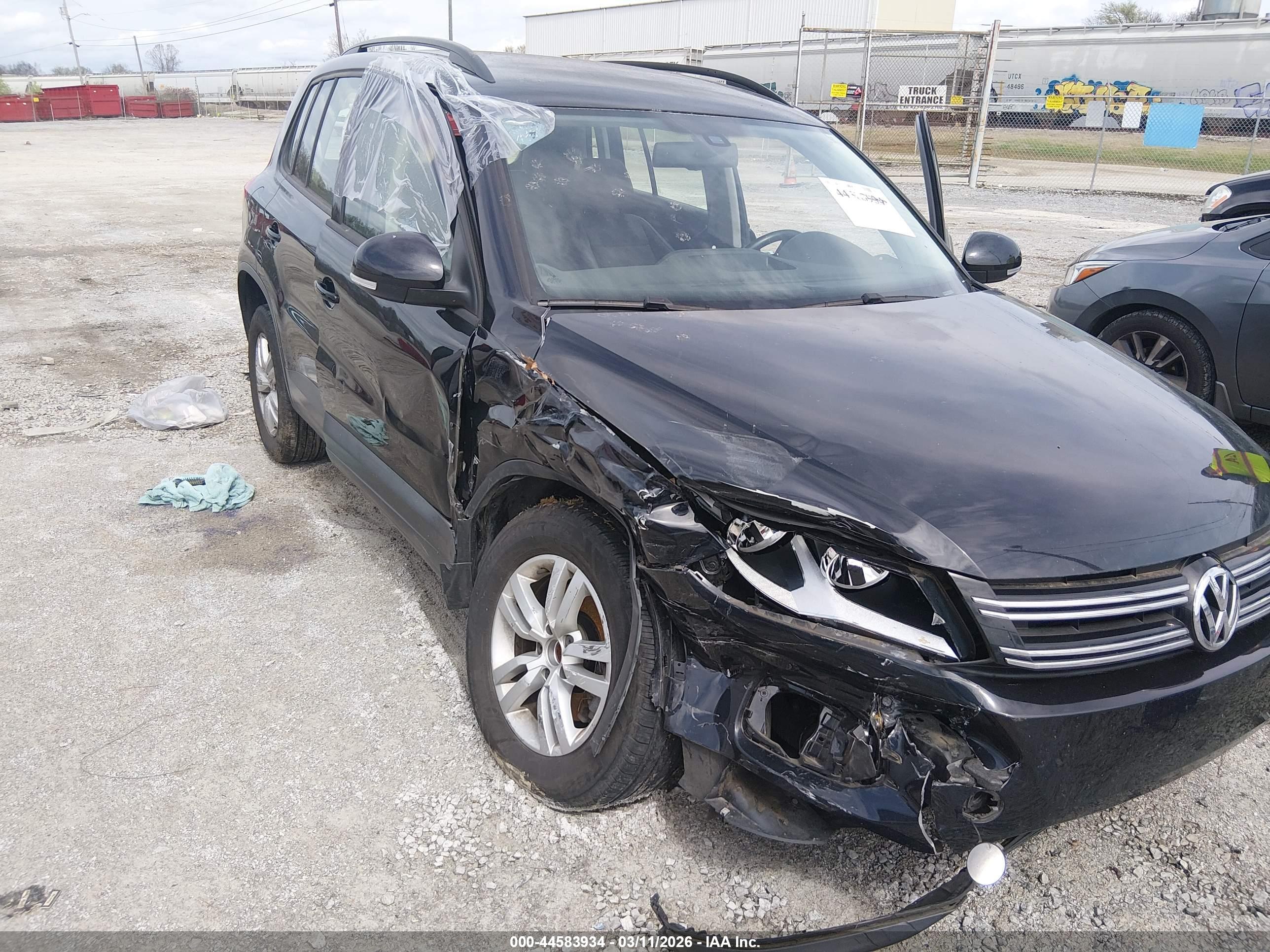 VOLKSWAGEN TIGUAN image 6