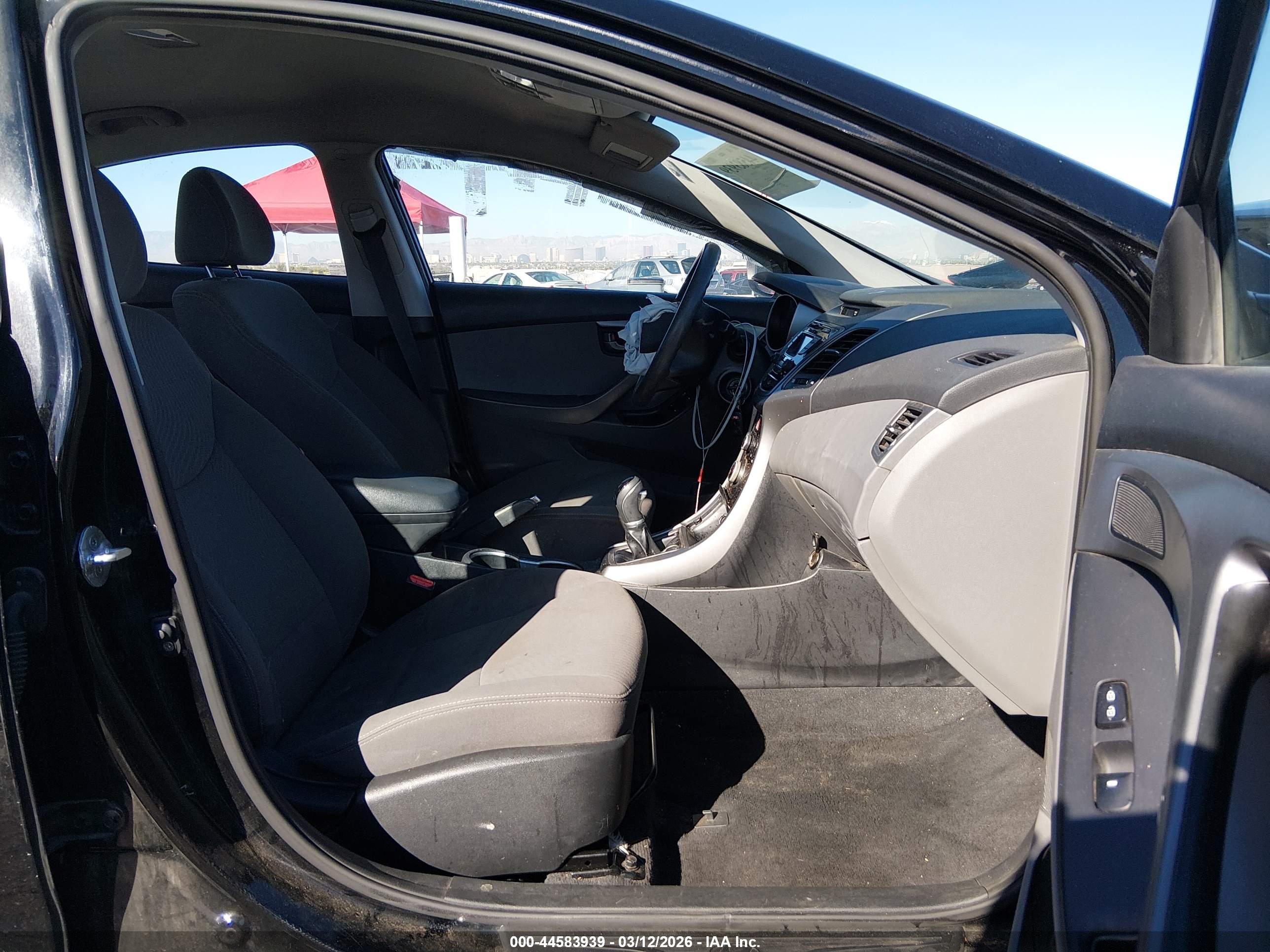 HYUNDAI ELANTRA image 5