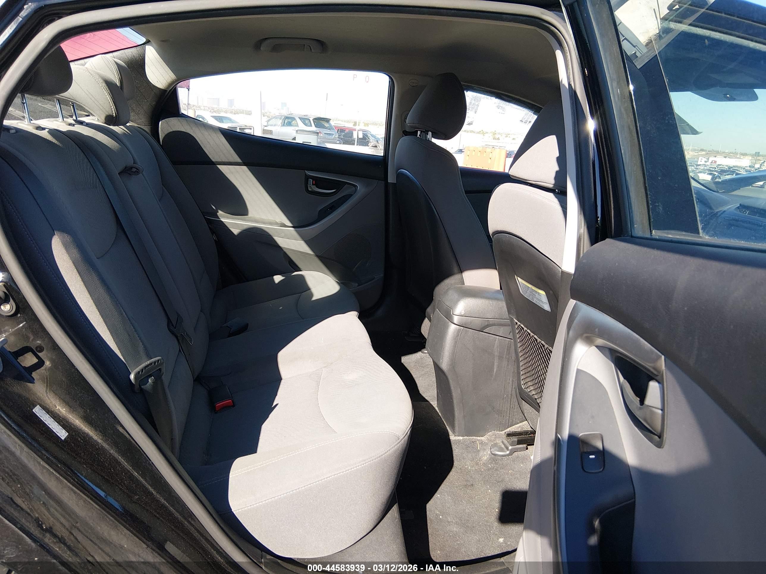 HYUNDAI ELANTRA image 8