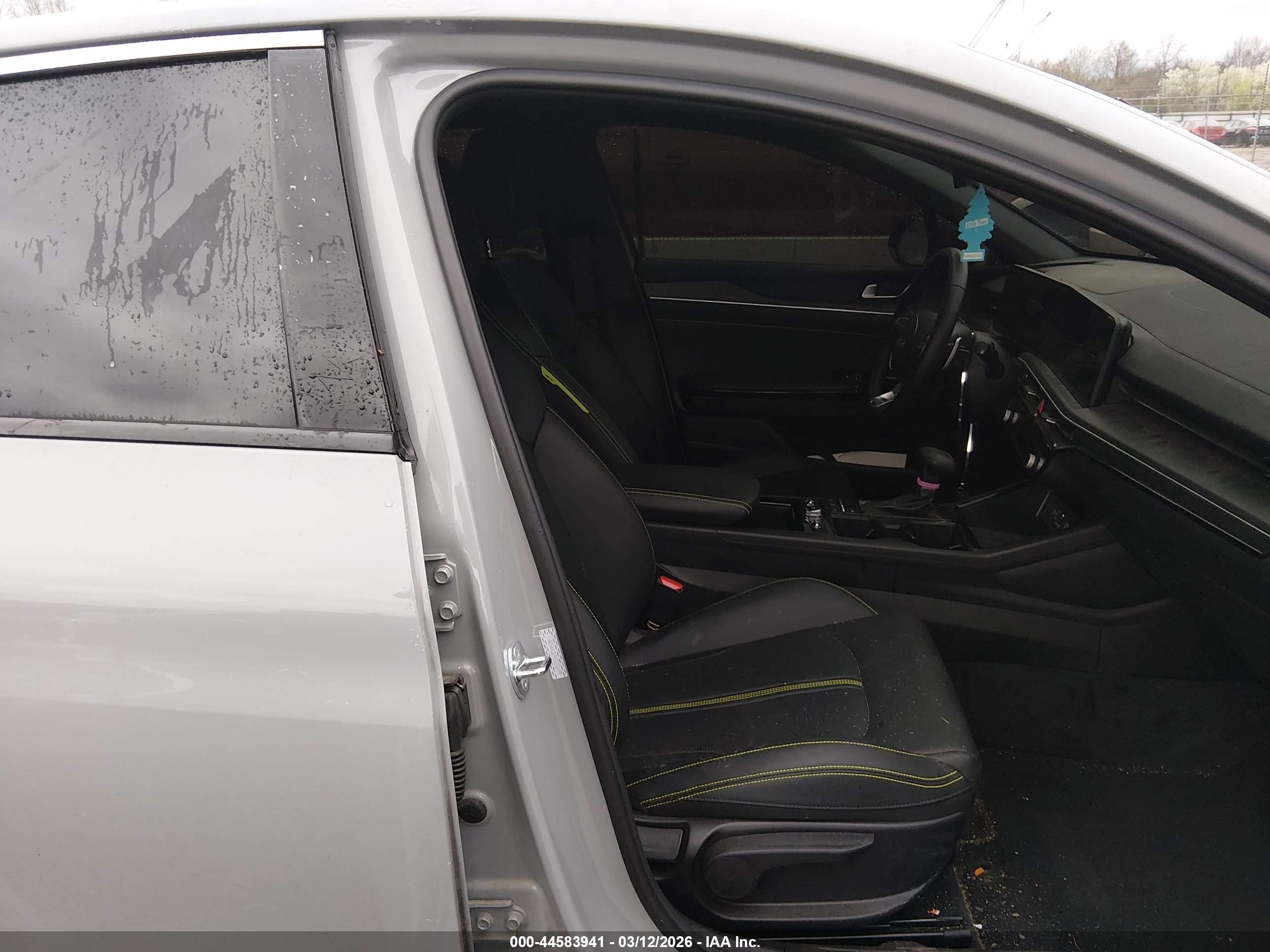 KIA K5 image 5