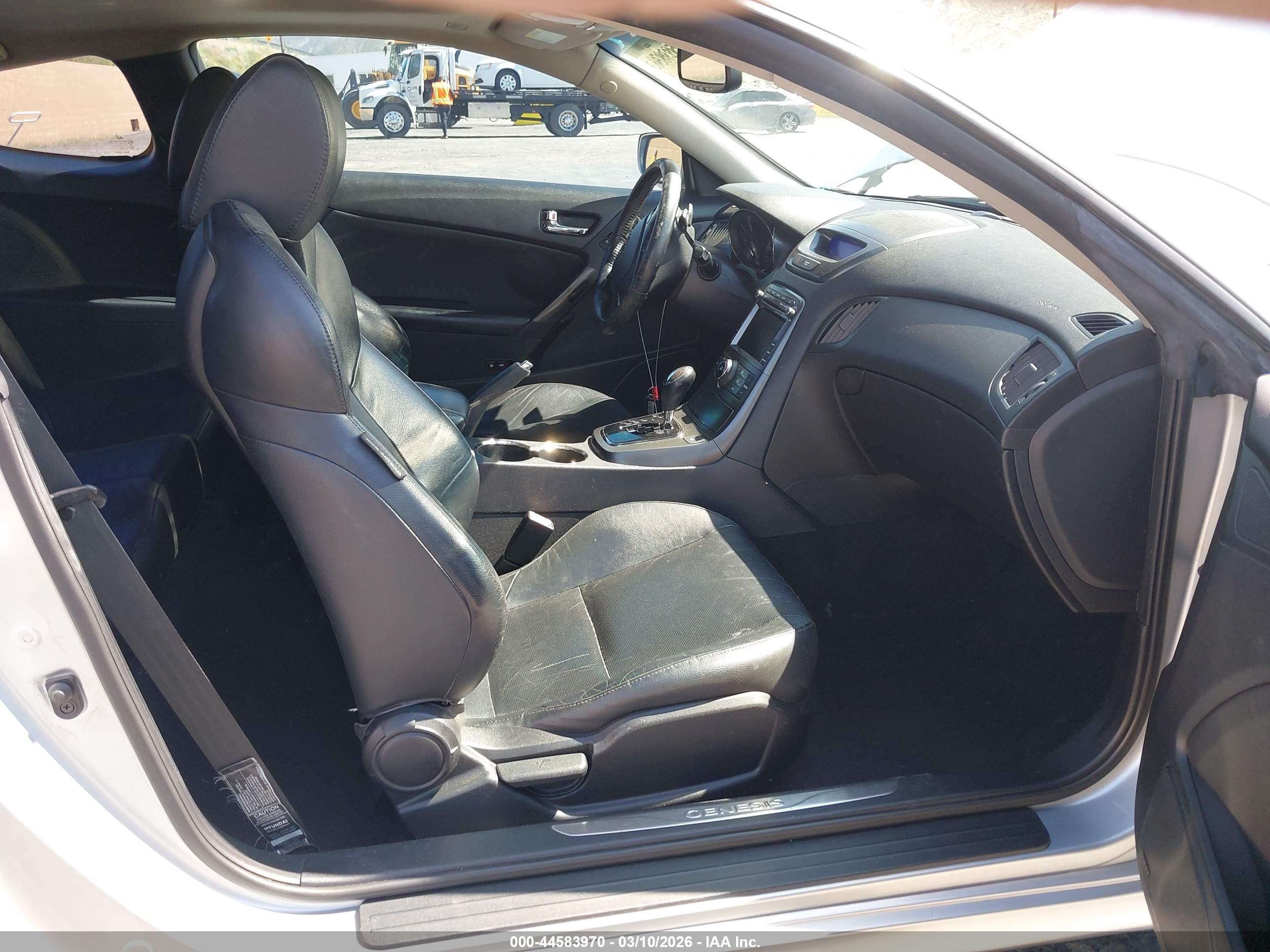 HYUNDAI GENESIS image 5