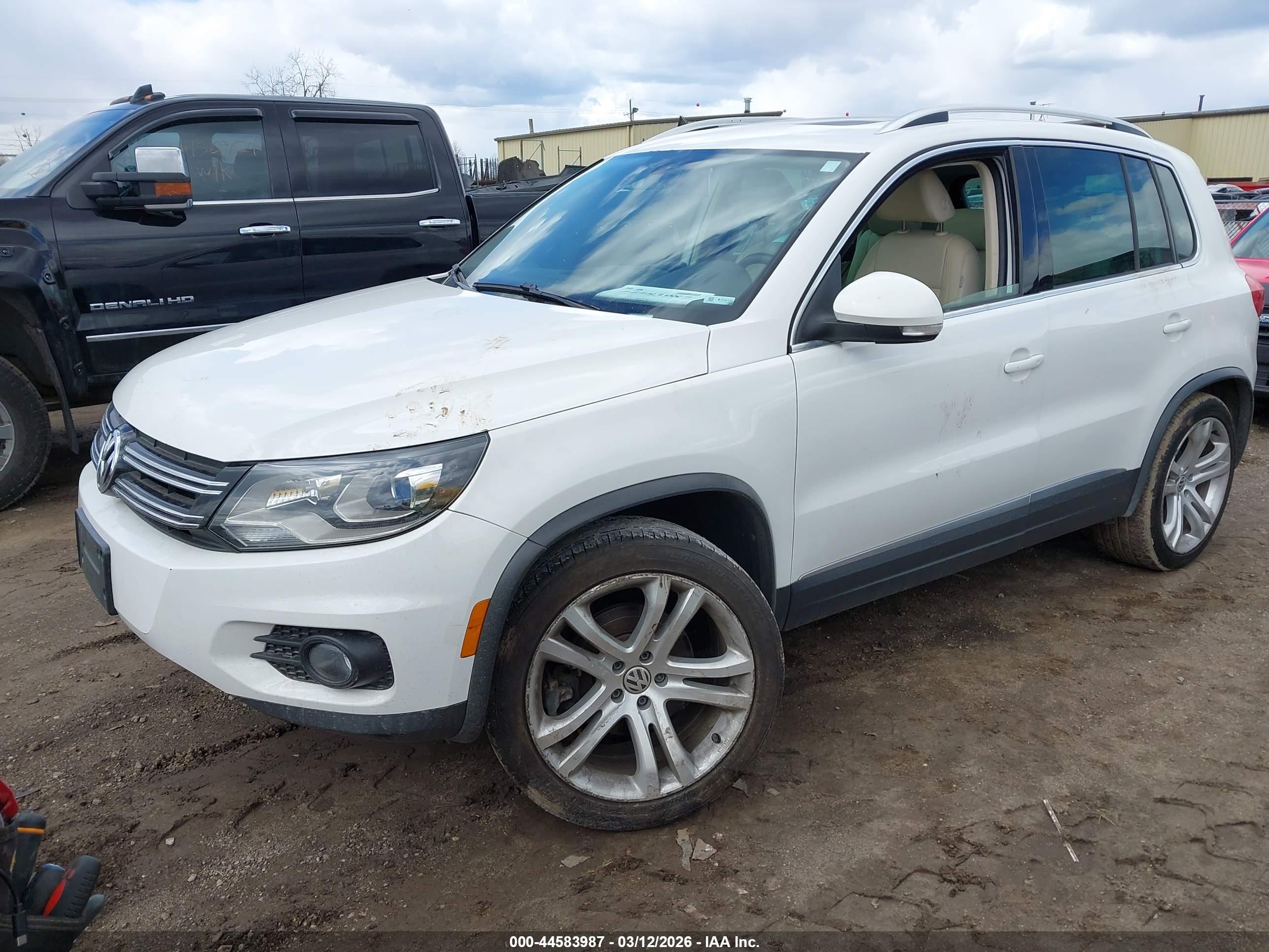 VOLKSWAGEN TIGUAN image 2