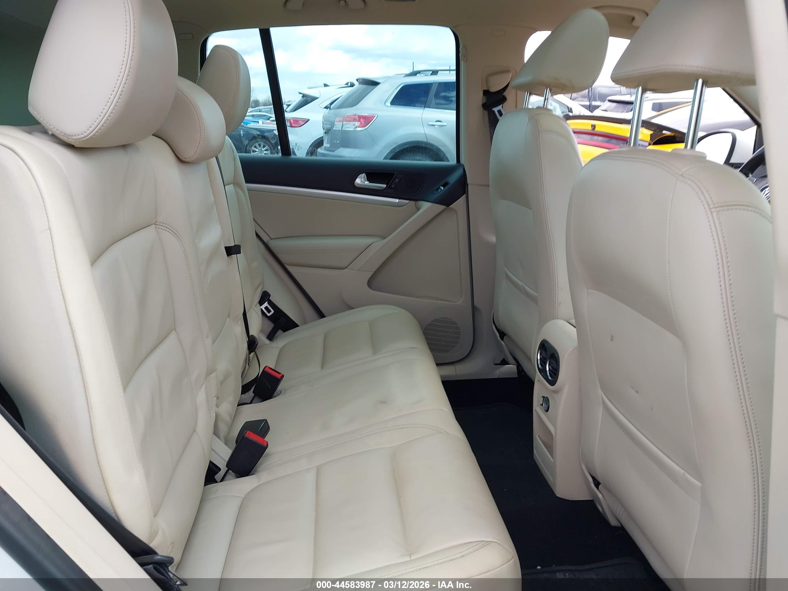 VOLKSWAGEN TIGUAN image 8