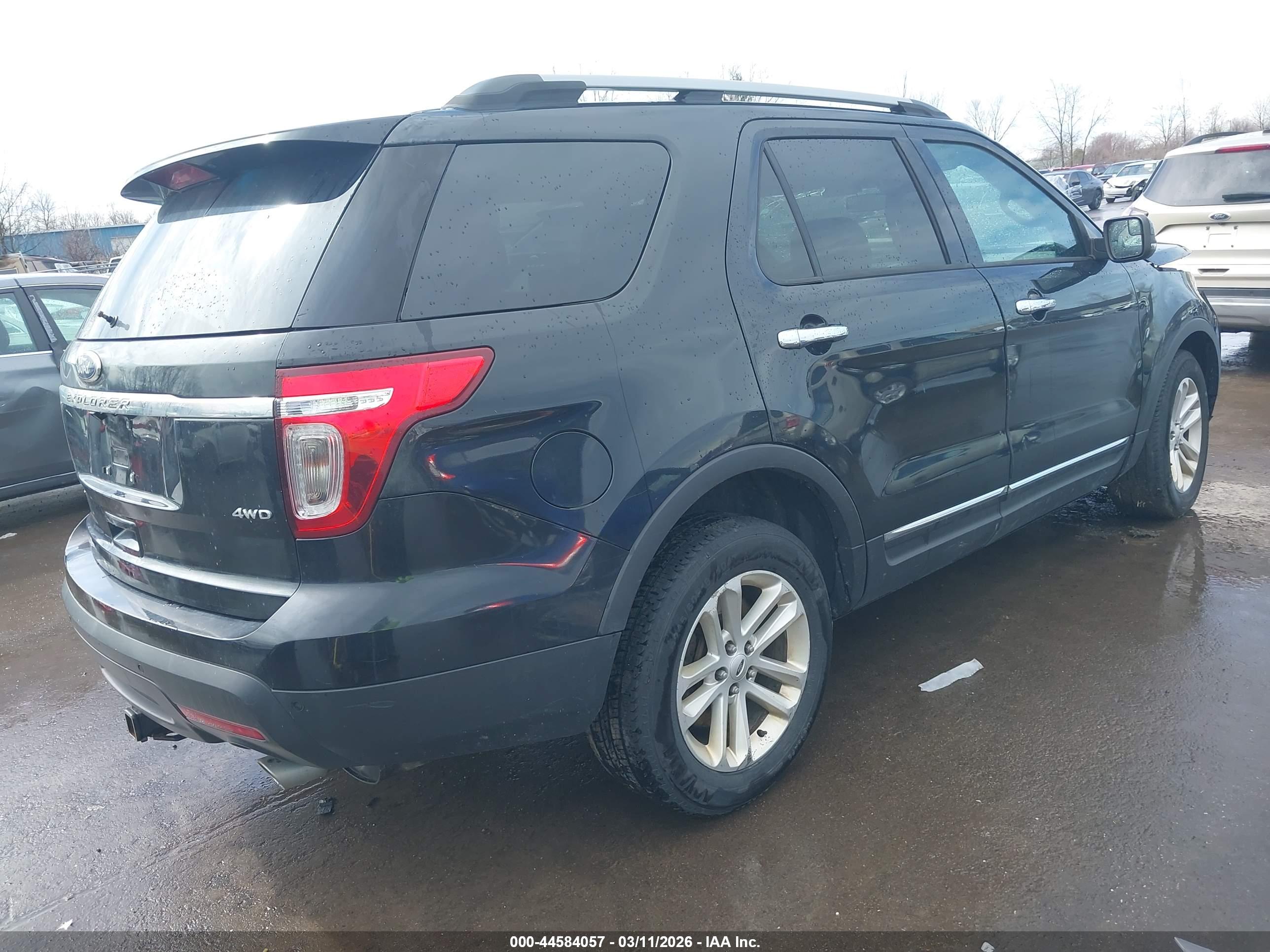 FORD EXPLORER image 4