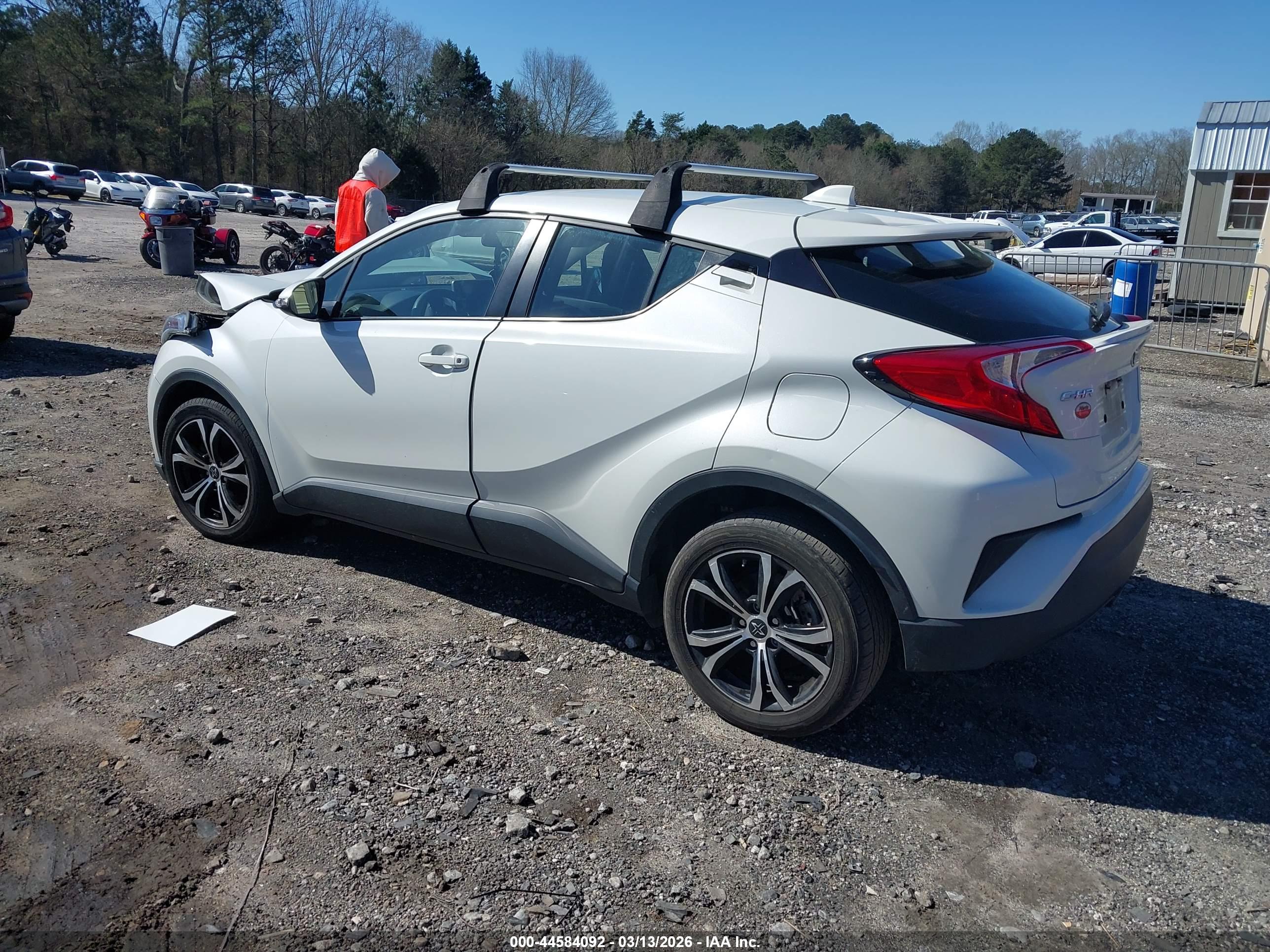 TOYOTA C-HR image 3