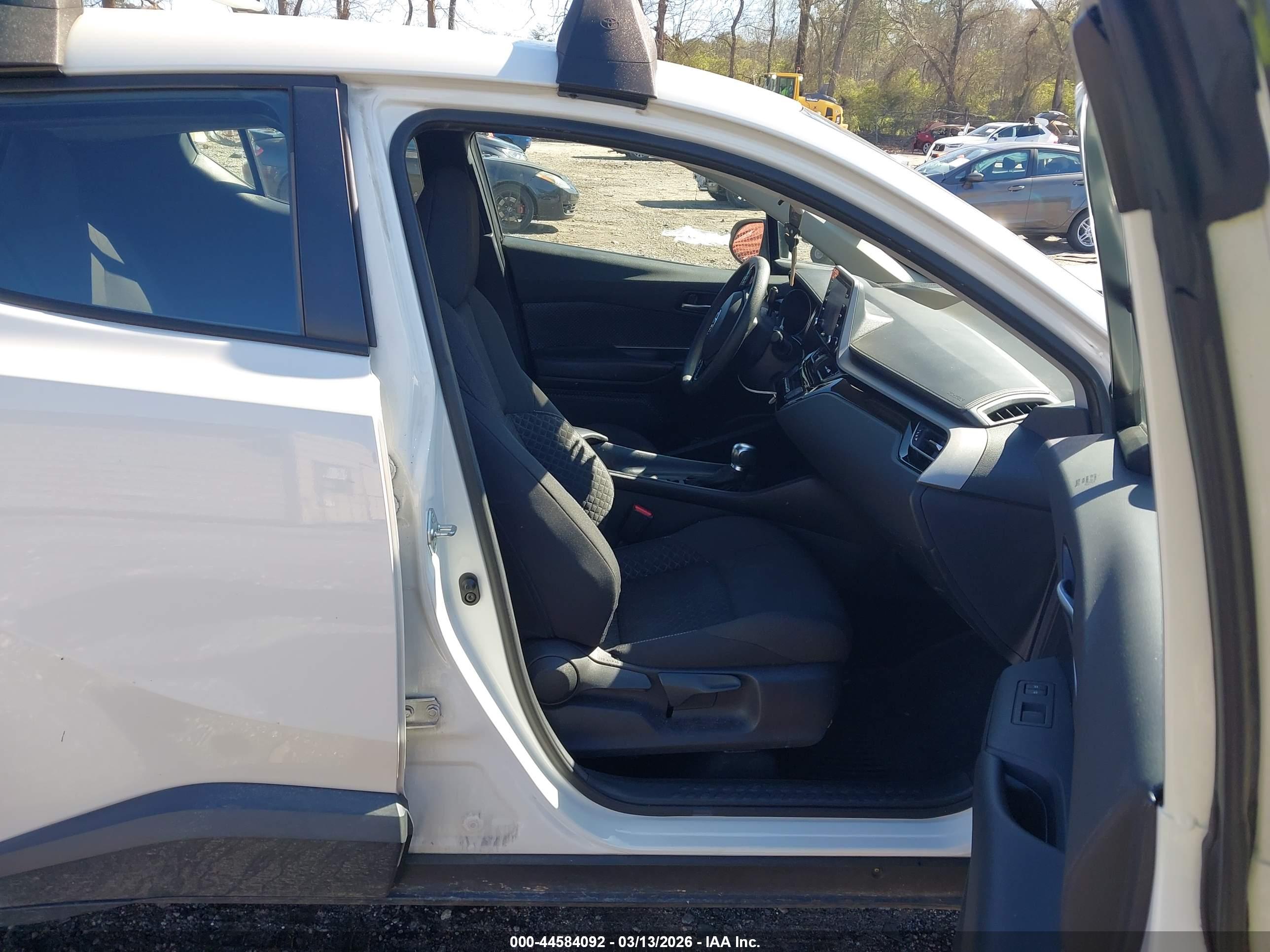 TOYOTA C-HR image 5