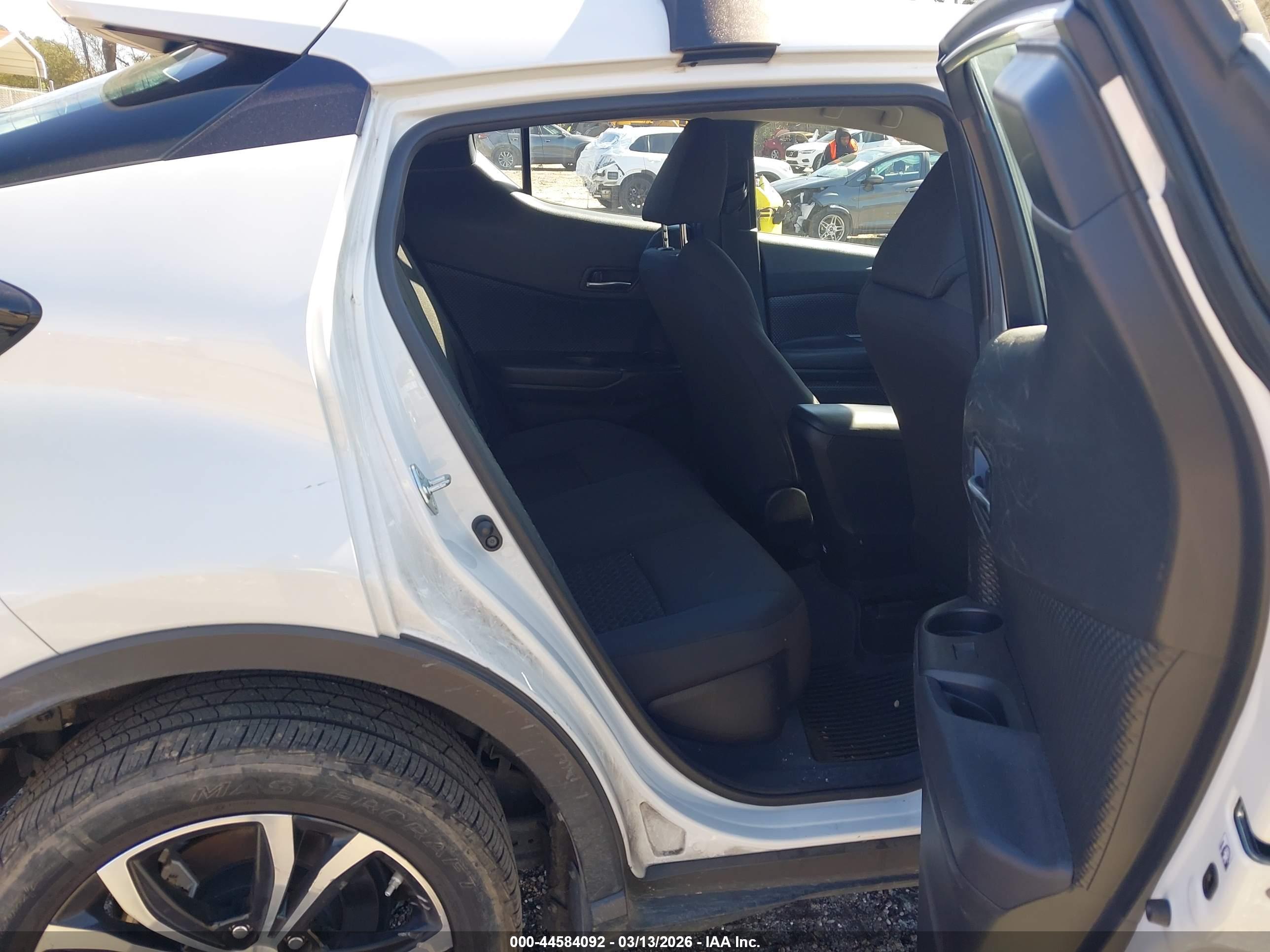 TOYOTA C-HR image 8