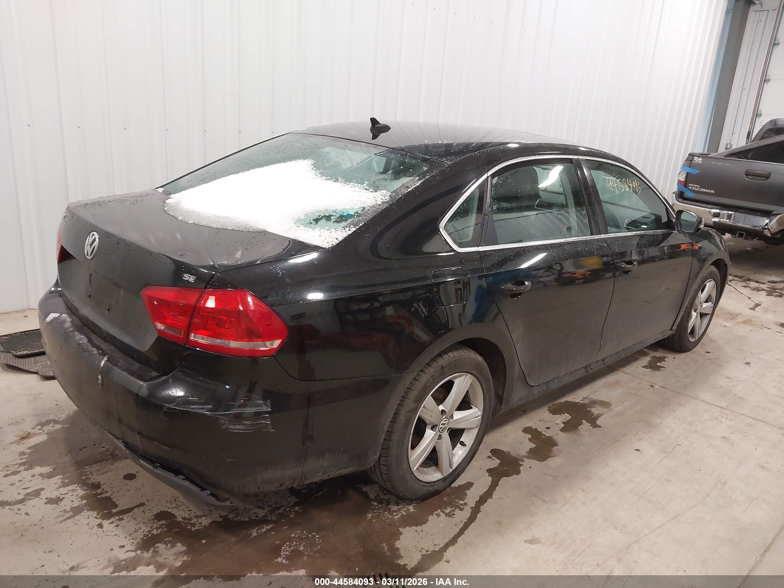 VOLKSWAGEN PASSAT image 4