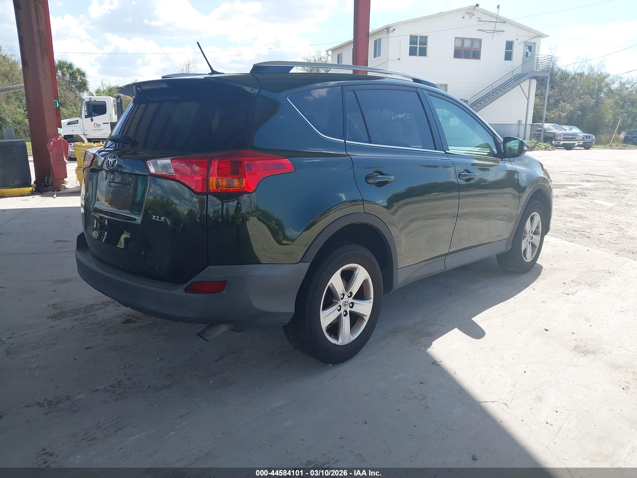 TOYOTA RAV4 image 4
