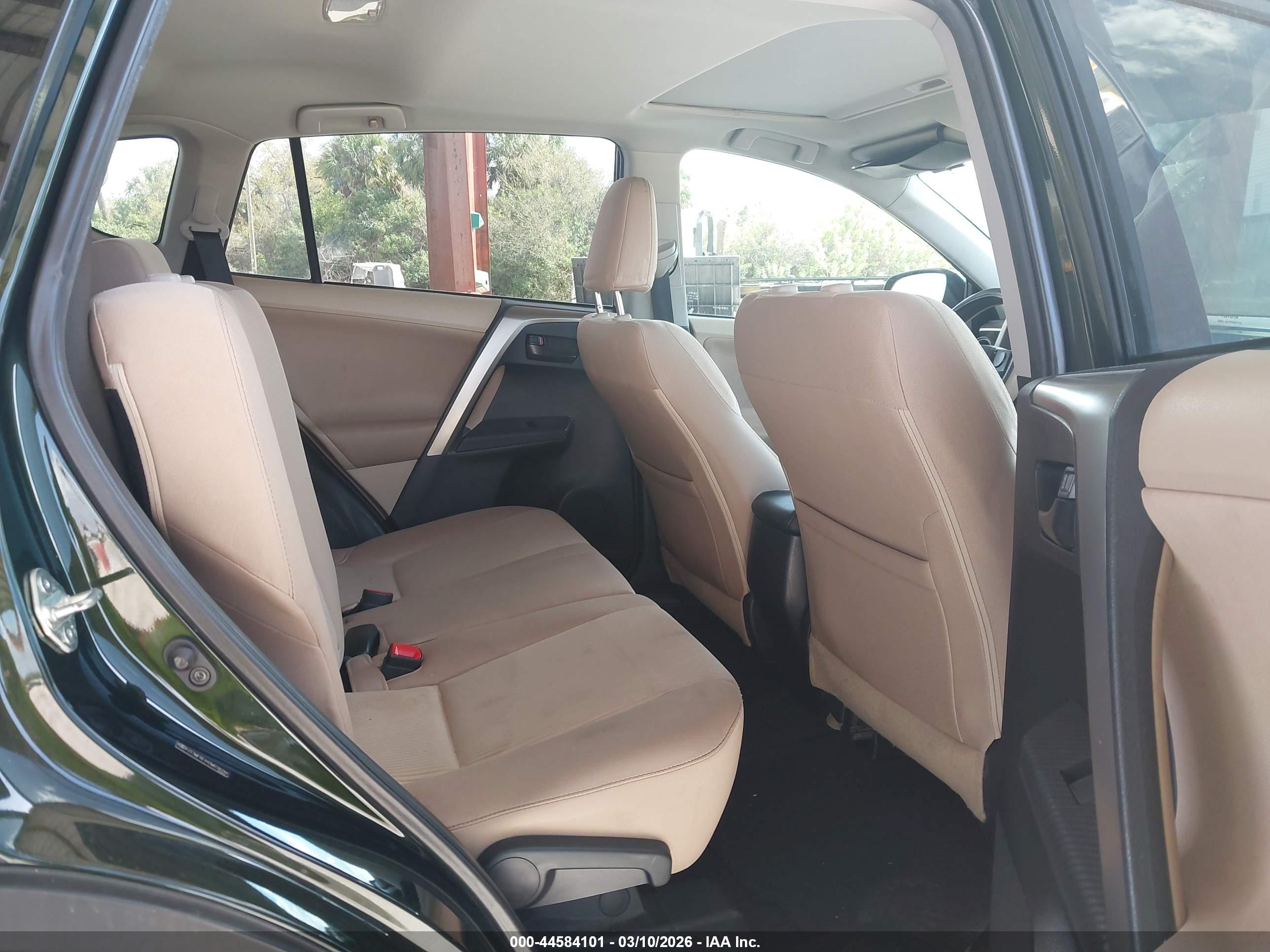 TOYOTA RAV4 image 8