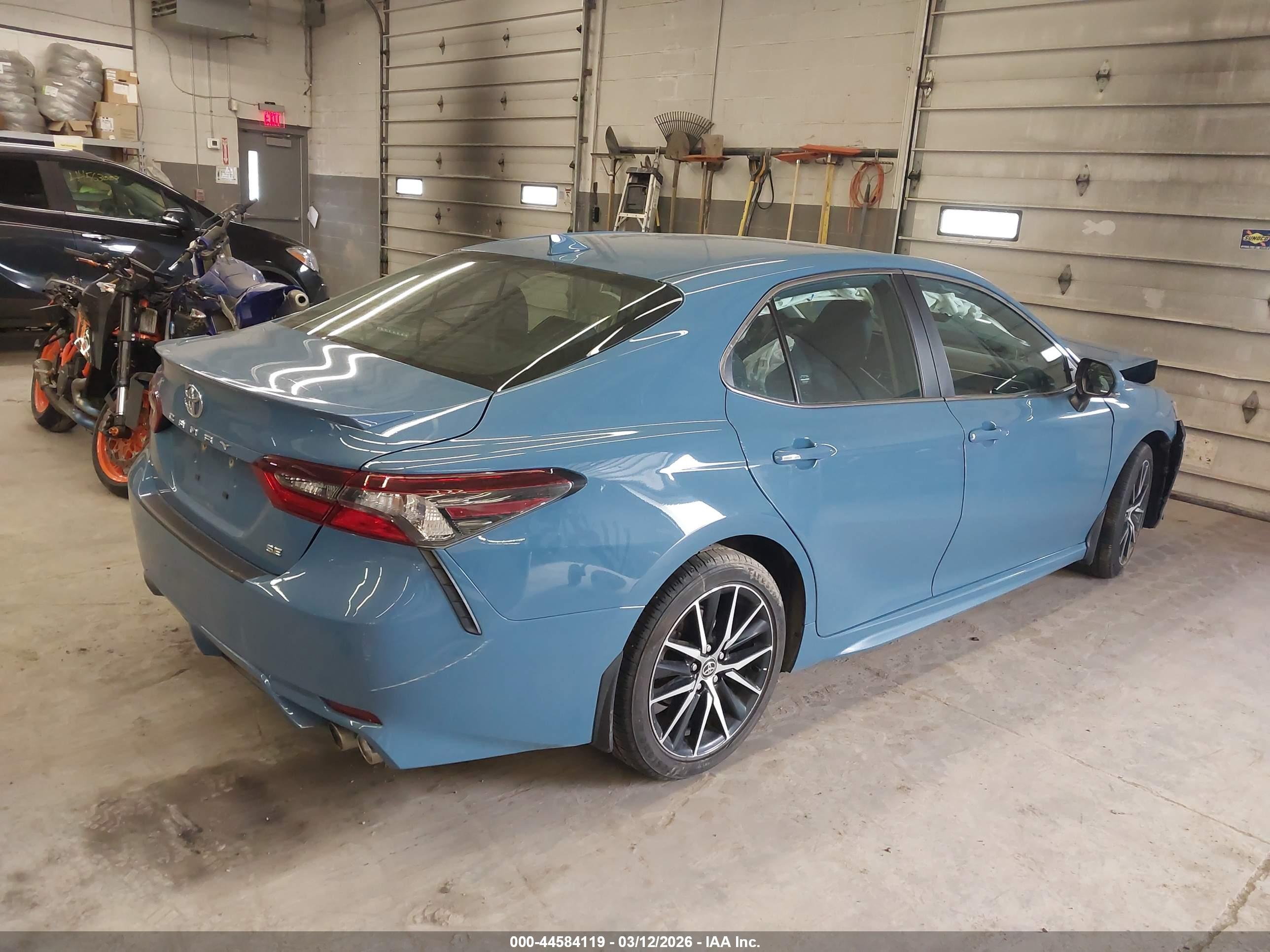 TOYOTA CAMRY image 4