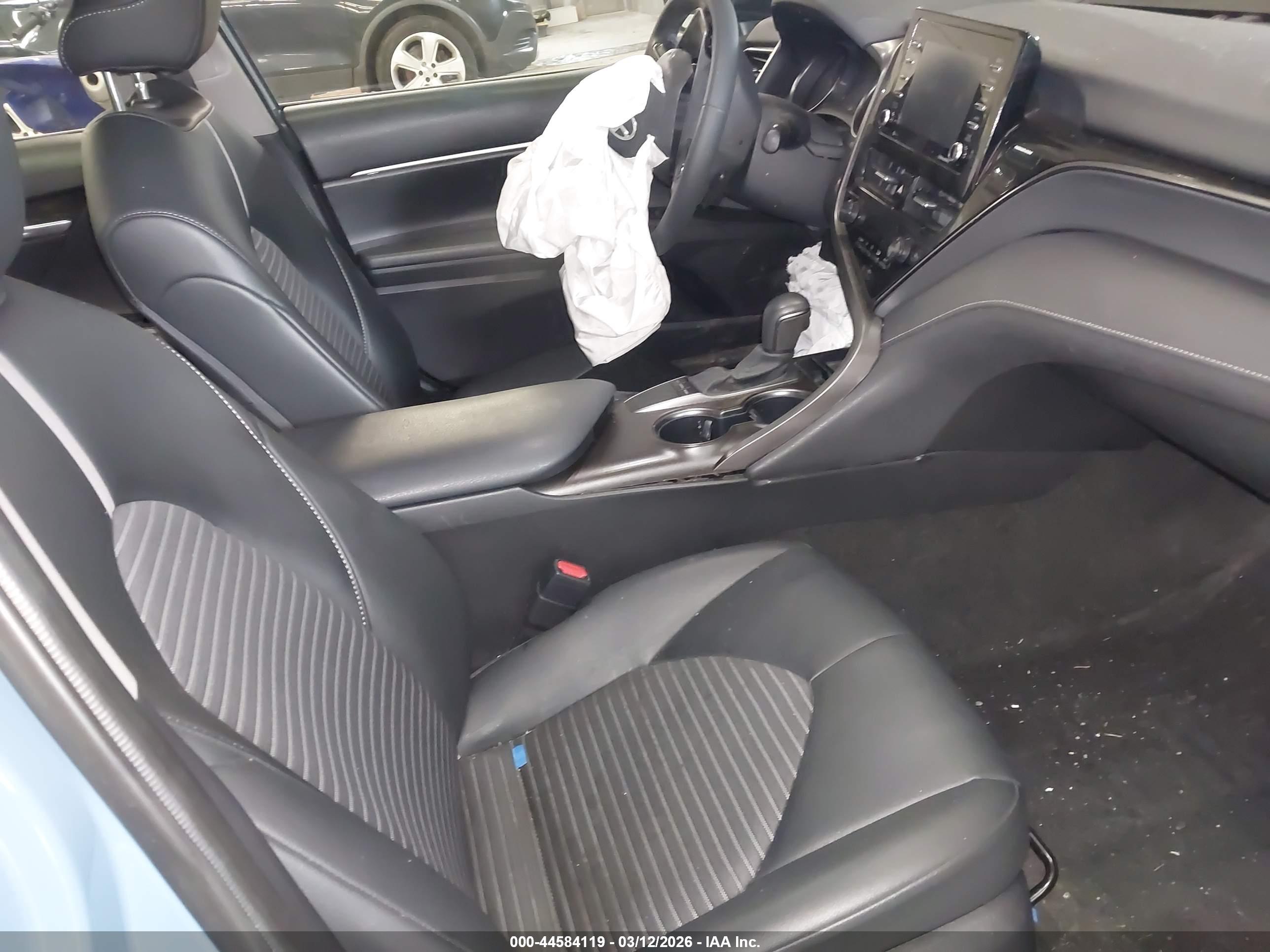 TOYOTA CAMRY image 5