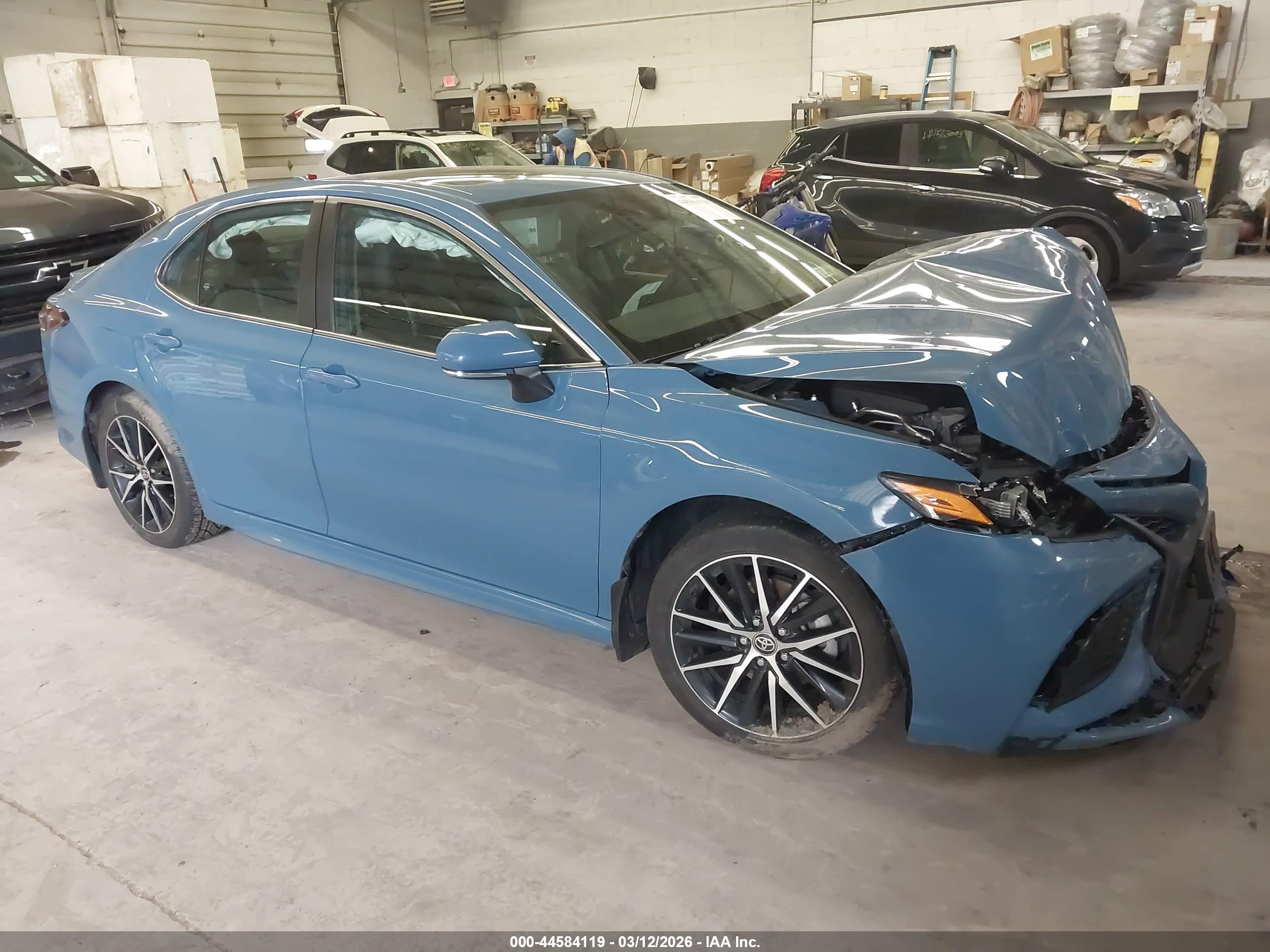 TOYOTA CAMRY image 6