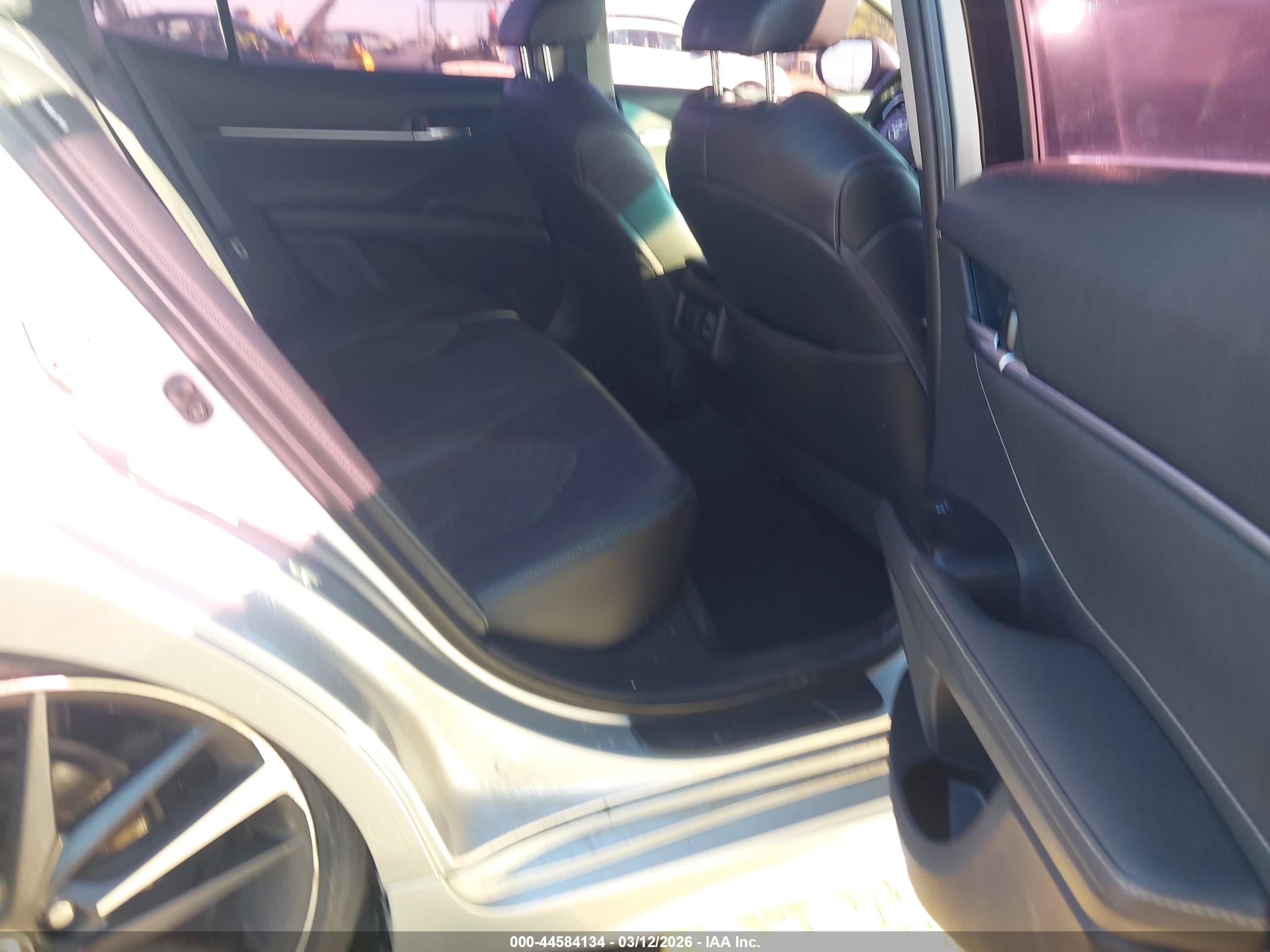TOYOTA CAMRY image 8