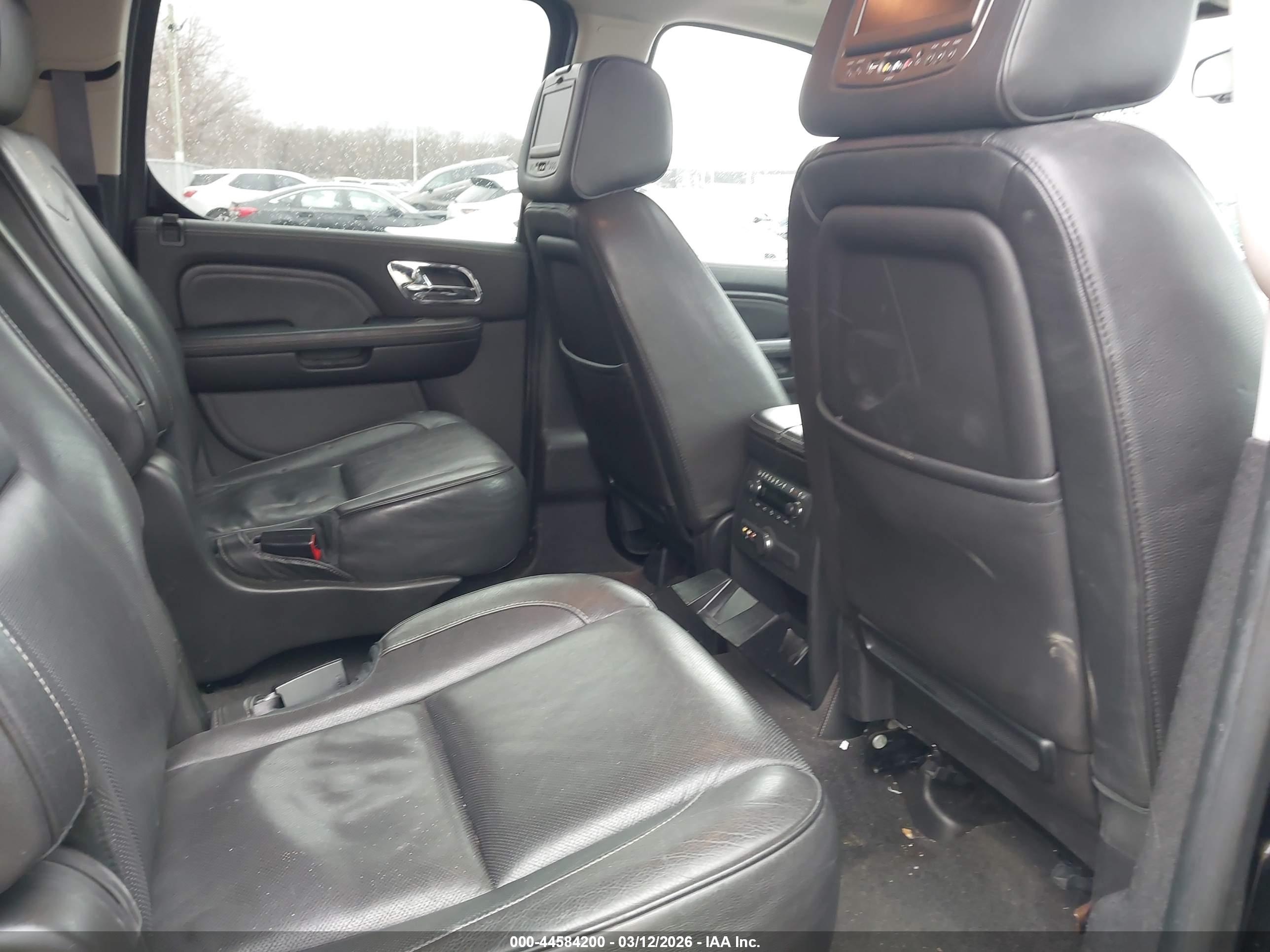 CADILLAC ESCALADE image 8