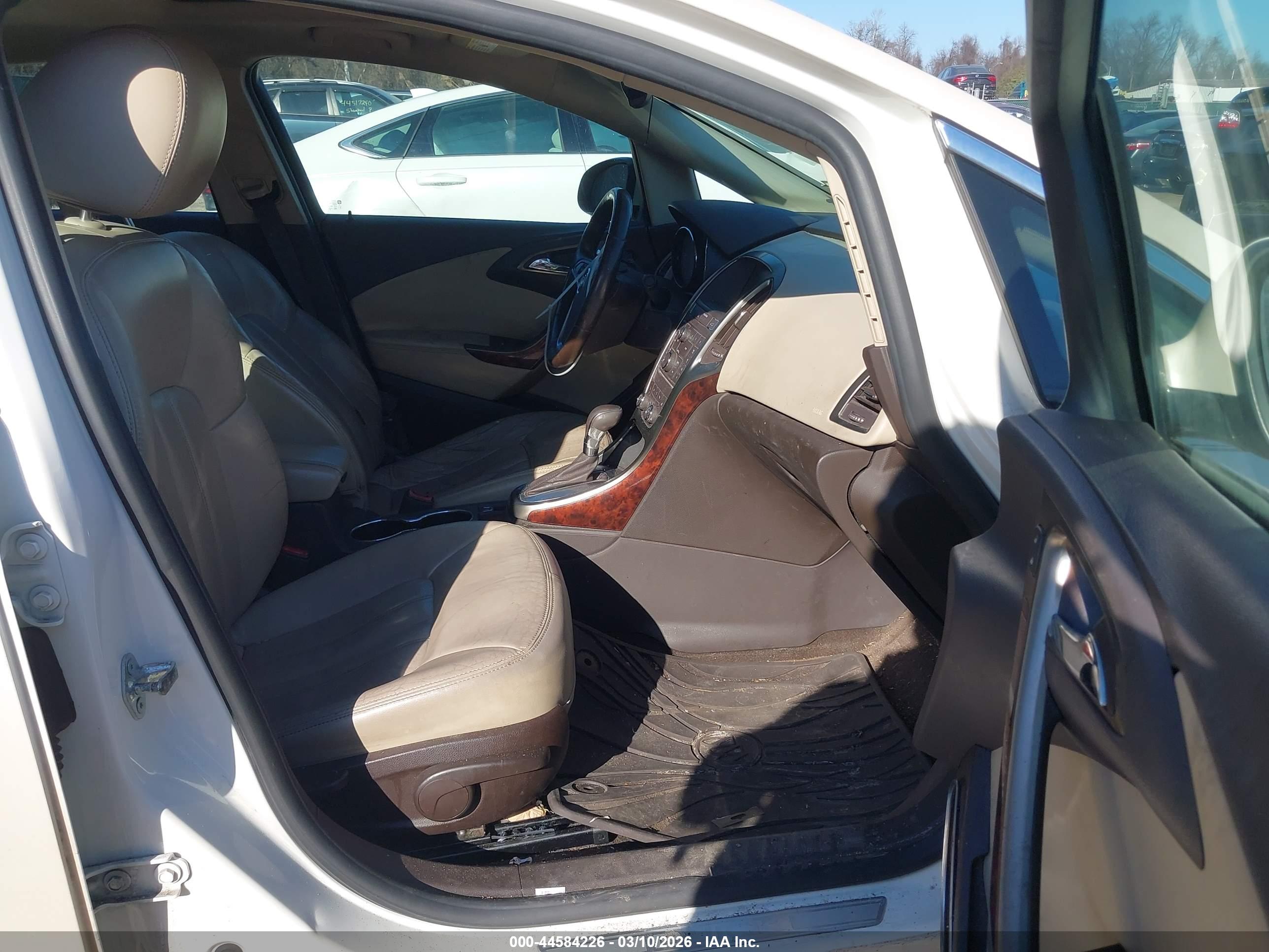 BUICK VERANO image 5