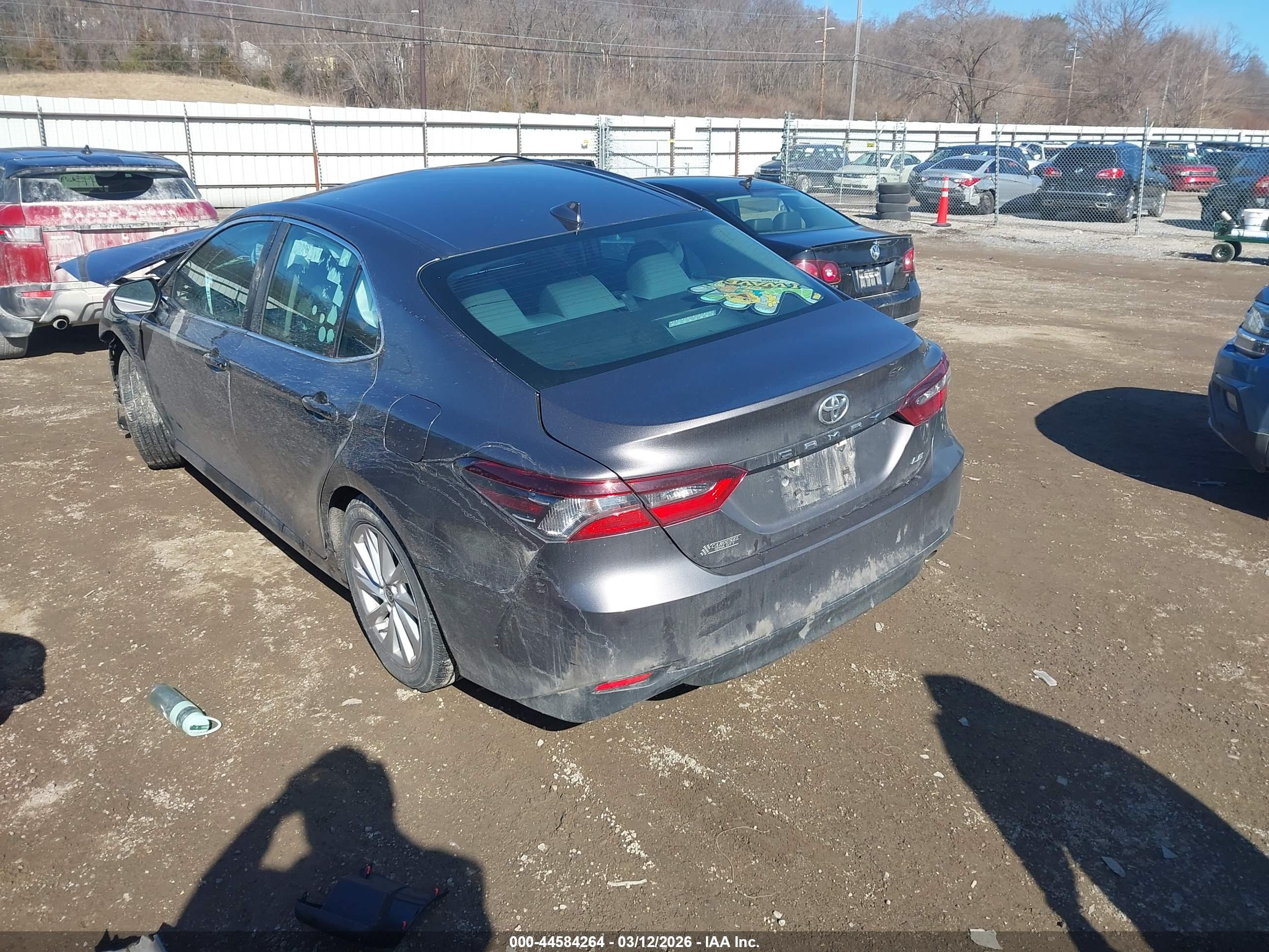 TOYOTA CAMRY image 3