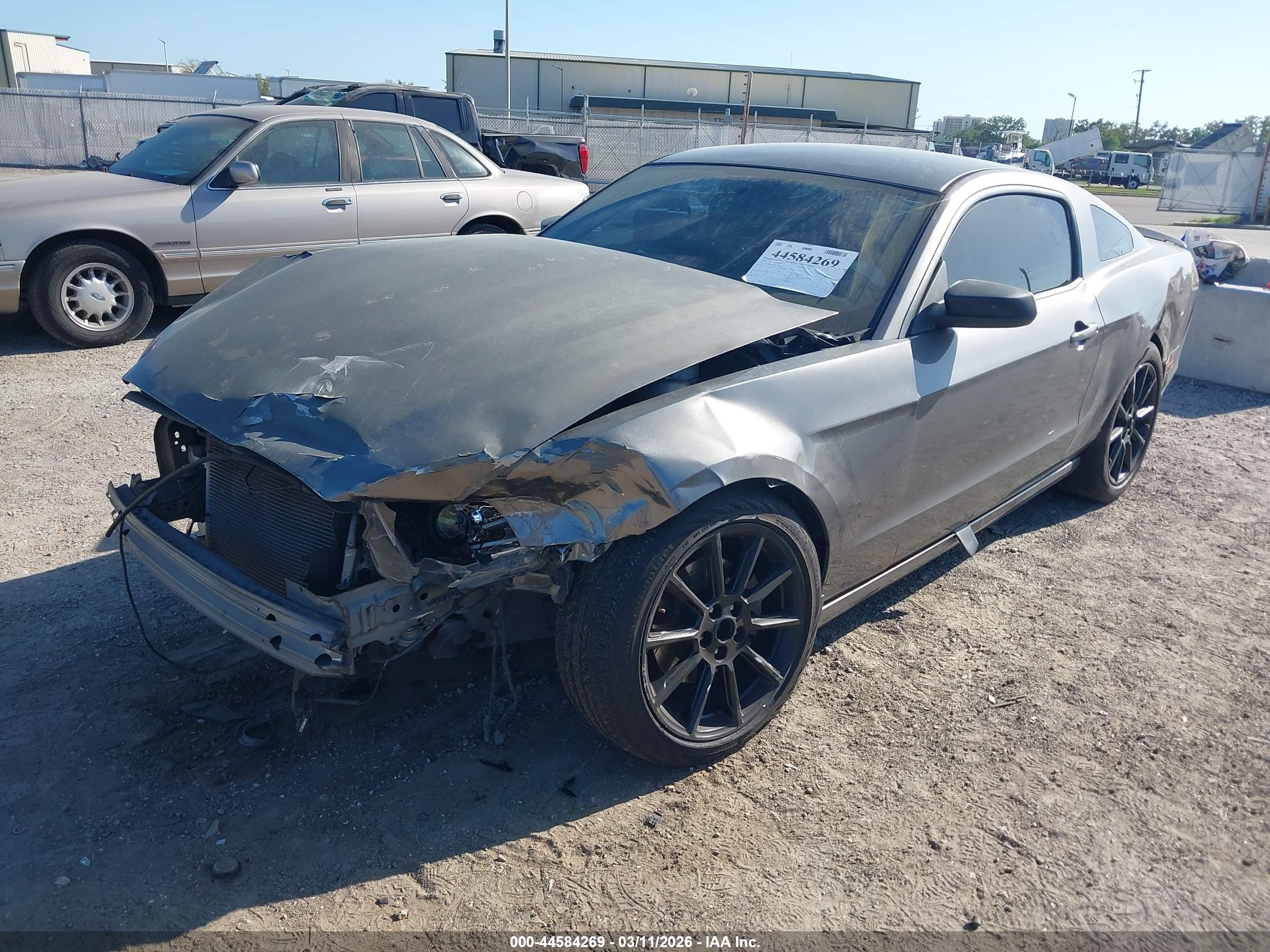 FORD MUSTANG image 2