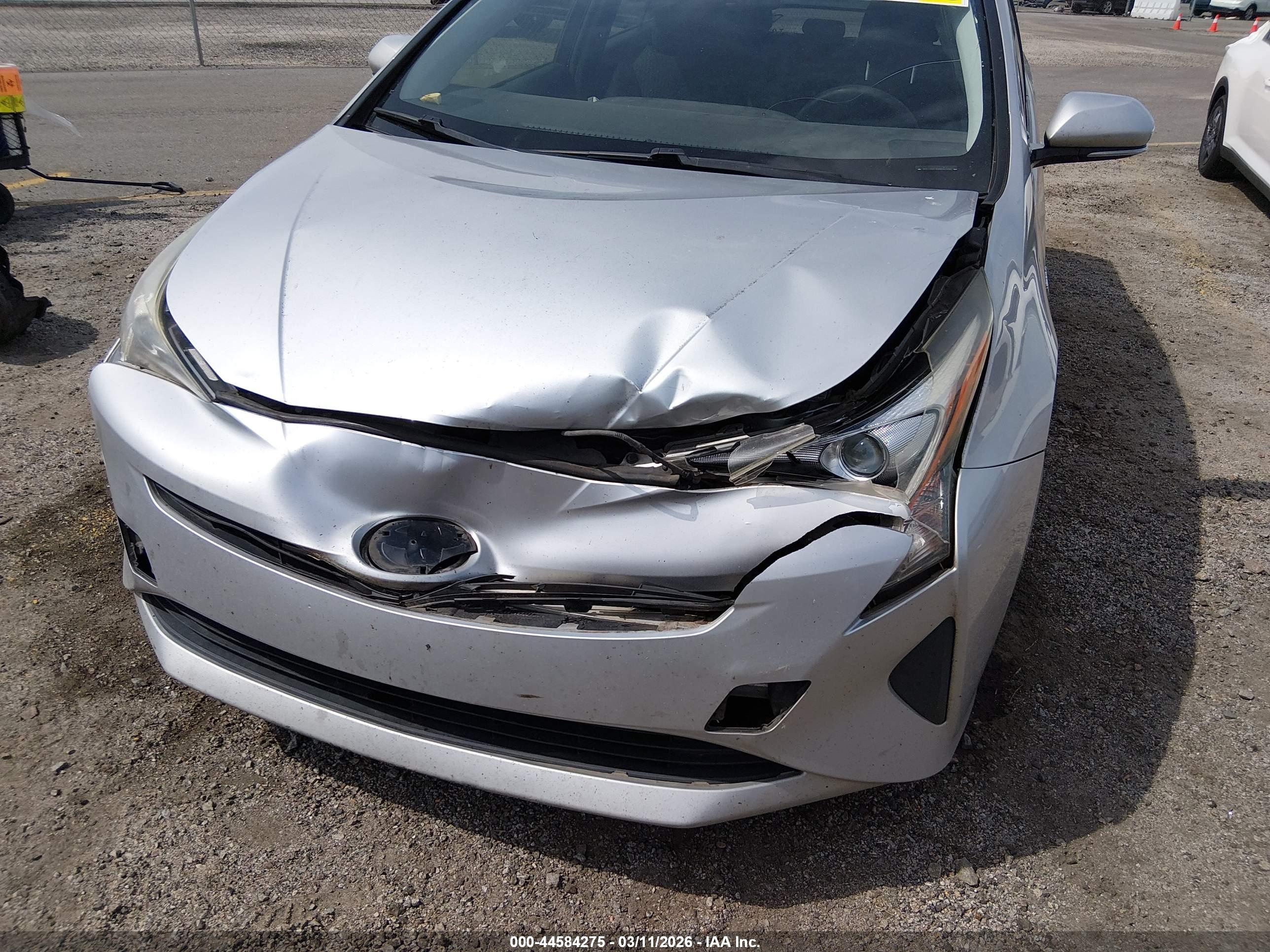 TOYOTA PRIUS image 6
