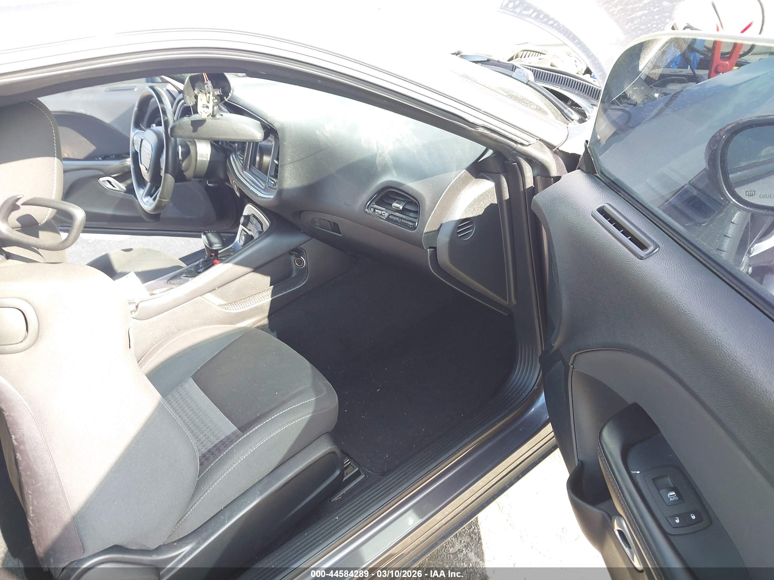 DODGE CHALLENGER image 5