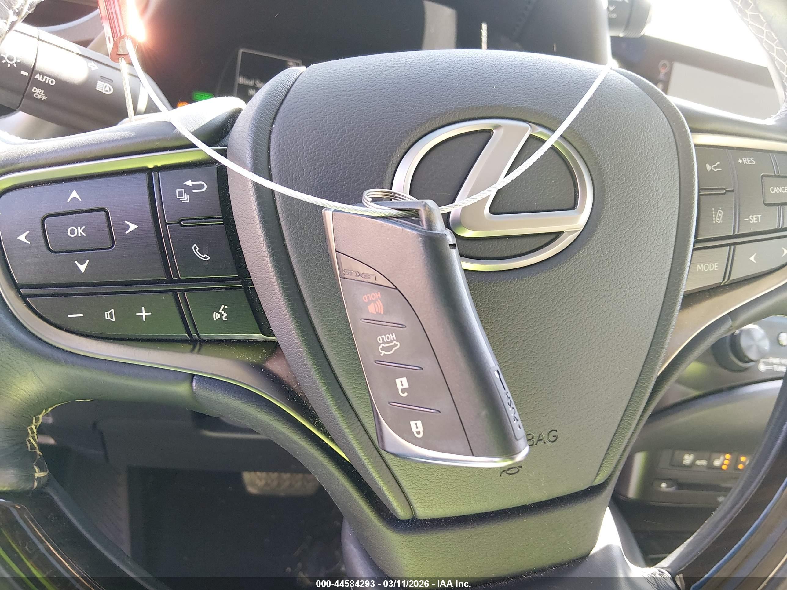 LEXUS ES image 11