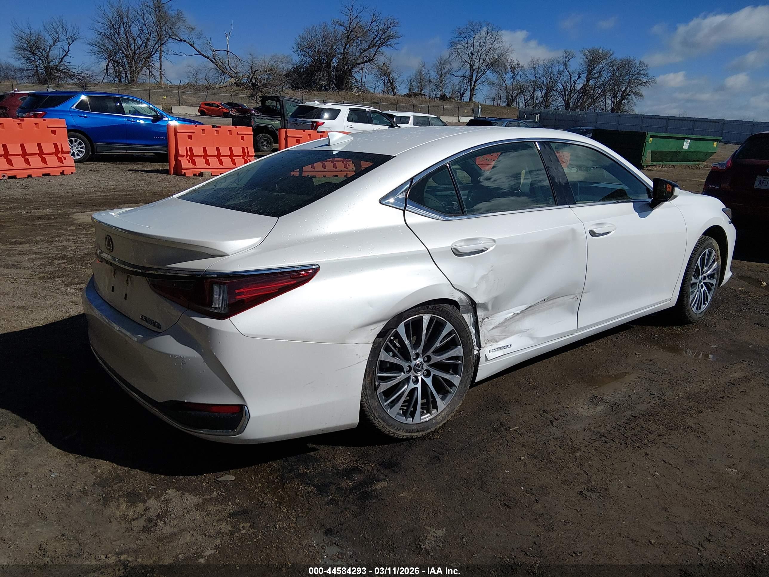 LEXUS ES image 4