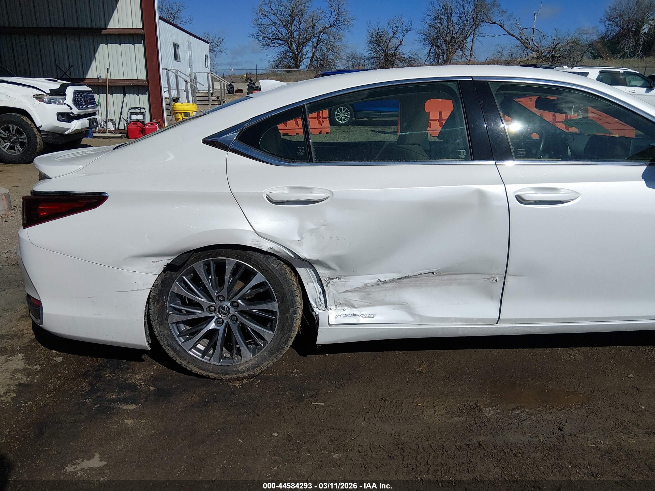 LEXUS ES image 6