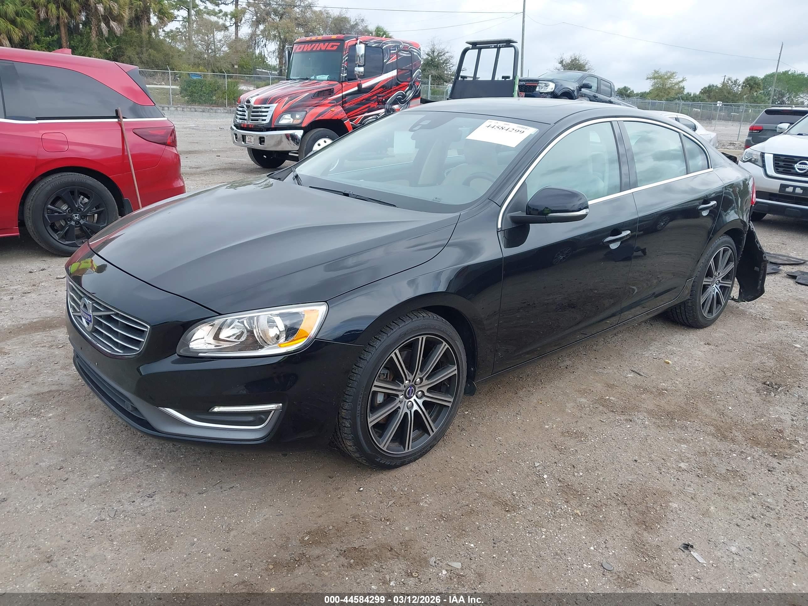 VOLVO S60 image 2