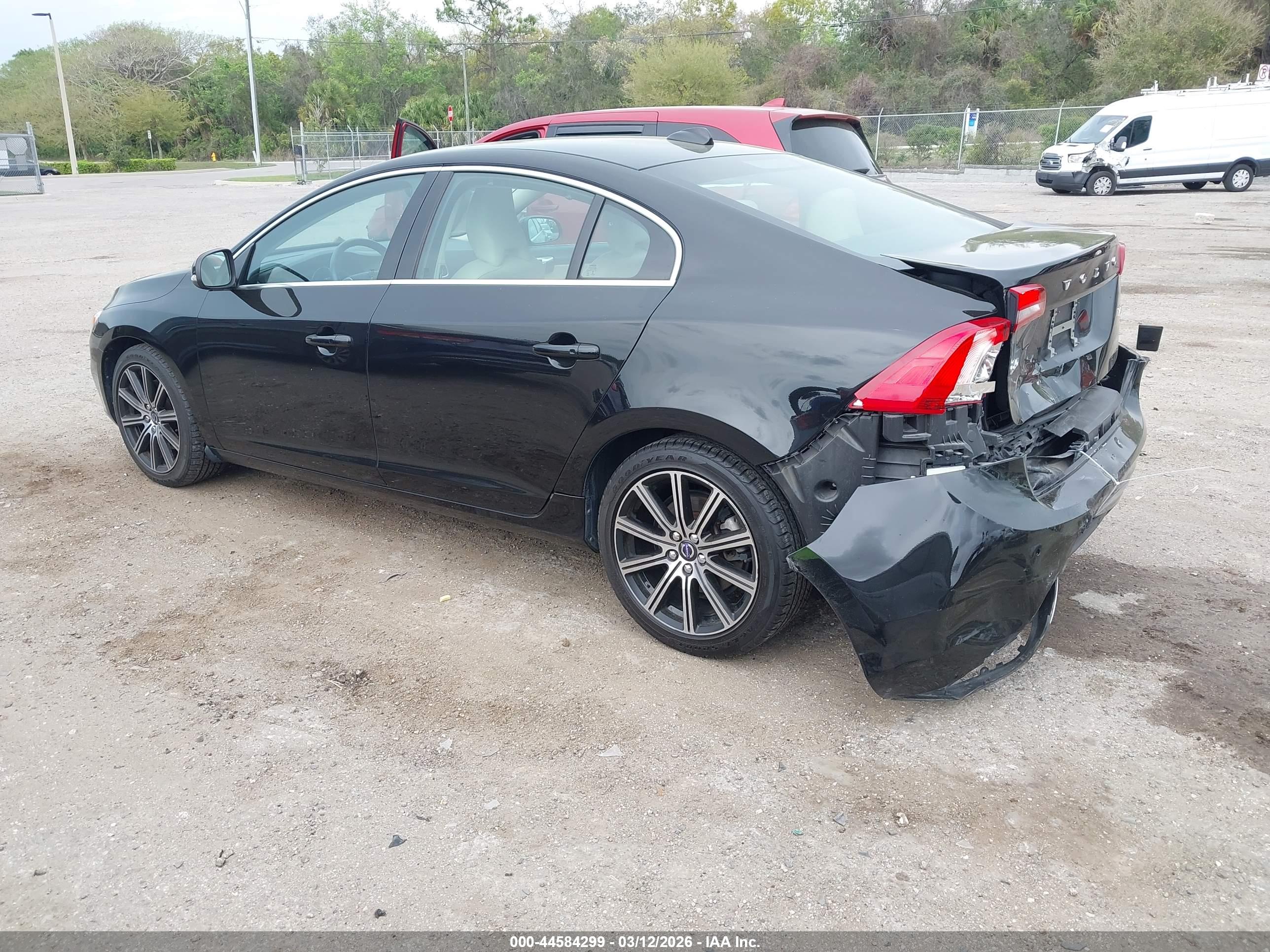 VOLVO S60 image 3