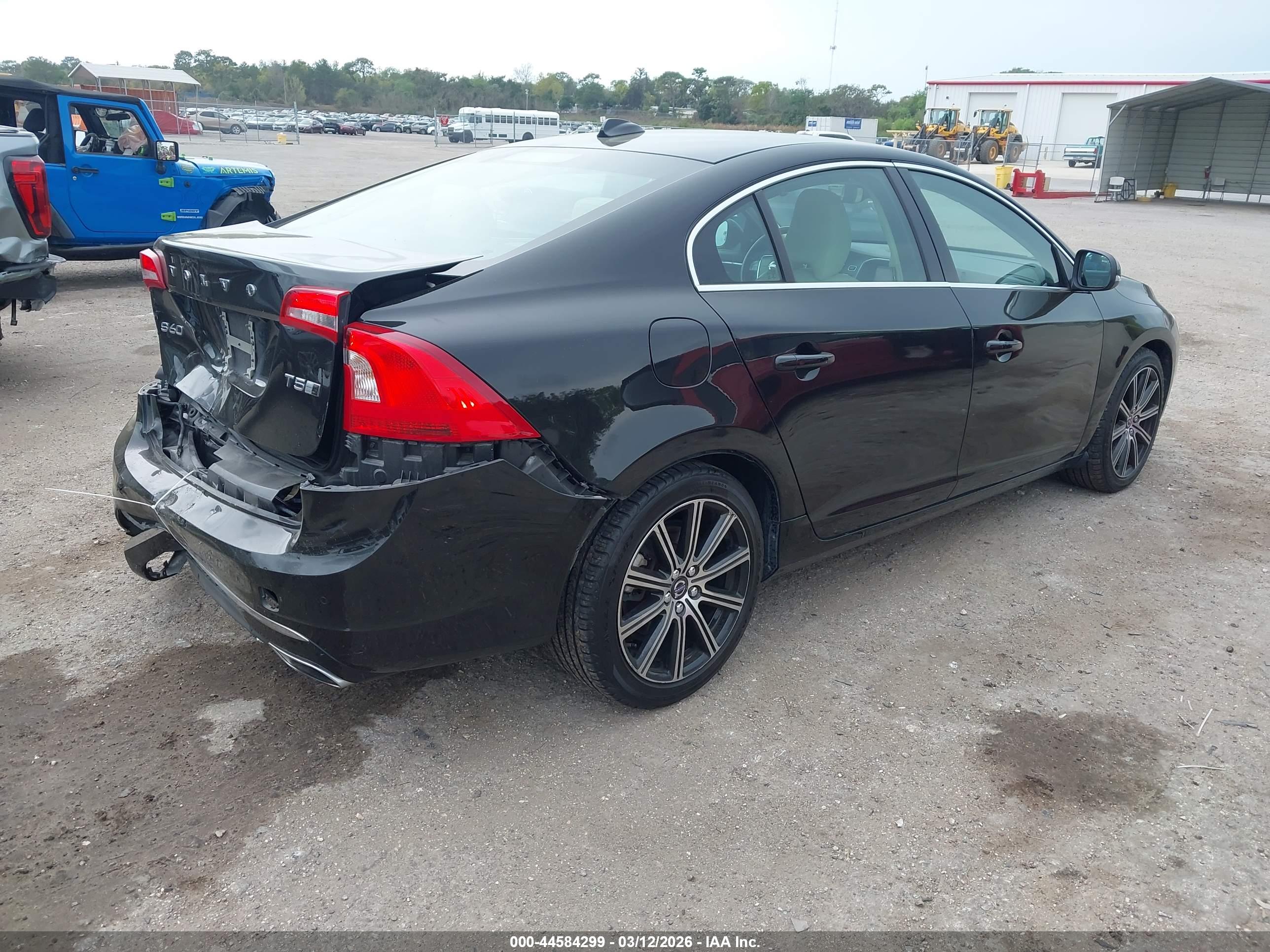 VOLVO S60 image 4