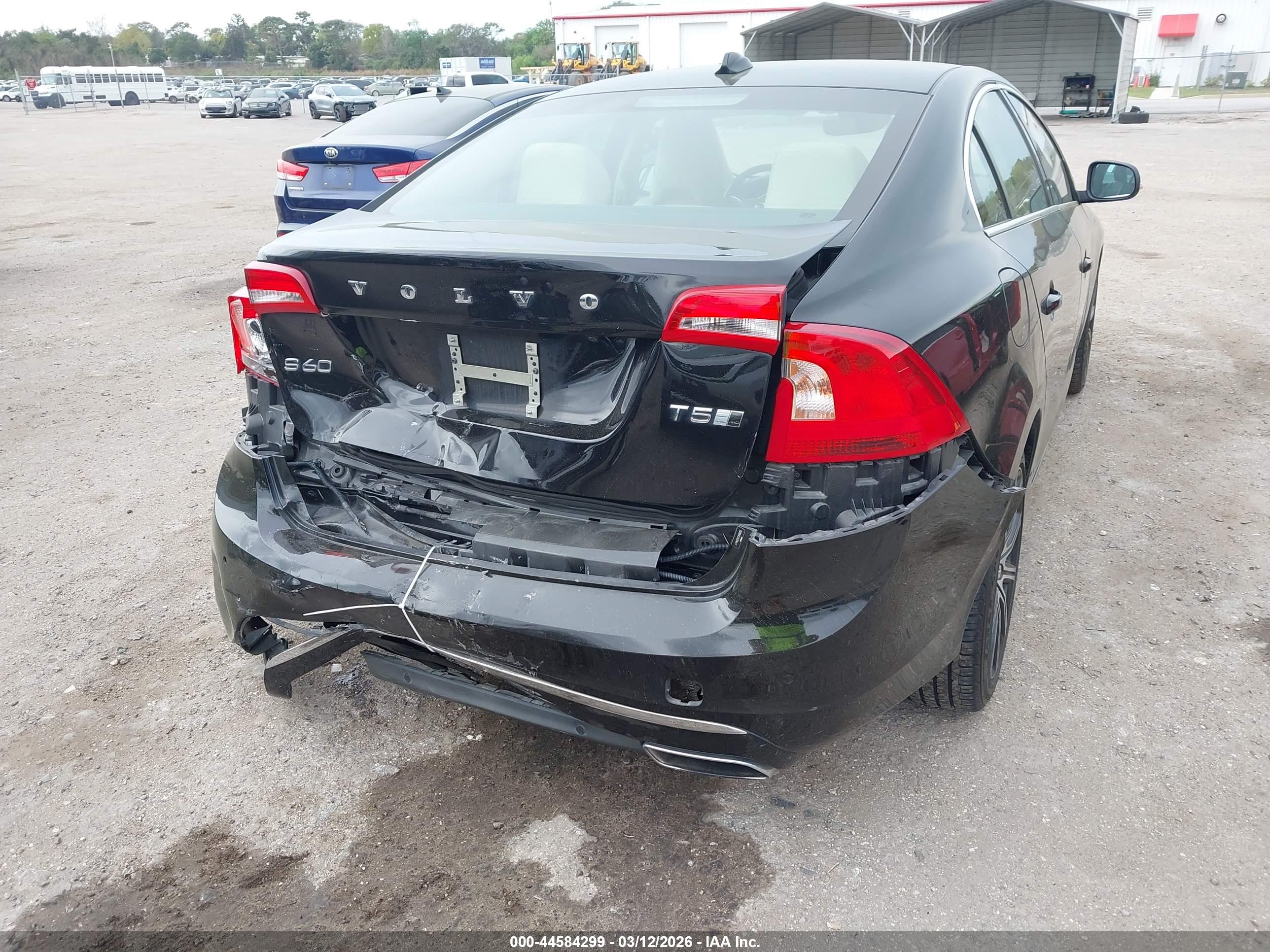 VOLVO S60 image 6
