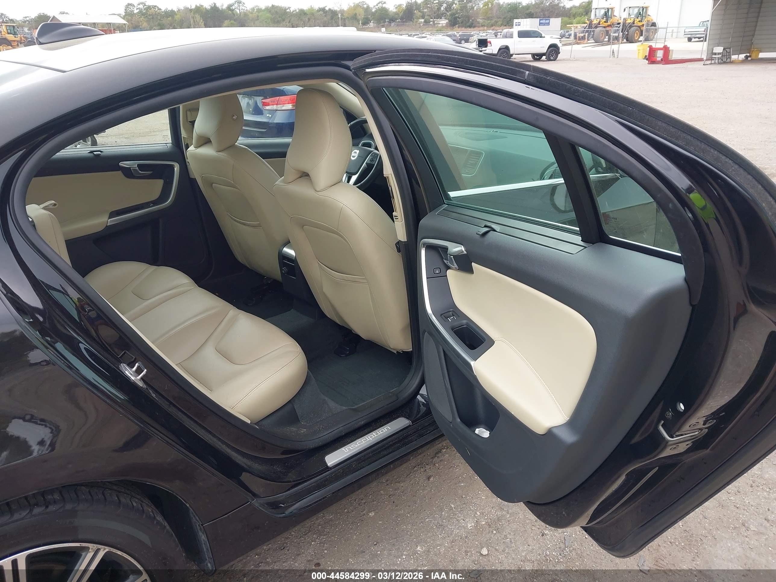VOLVO S60 image 8