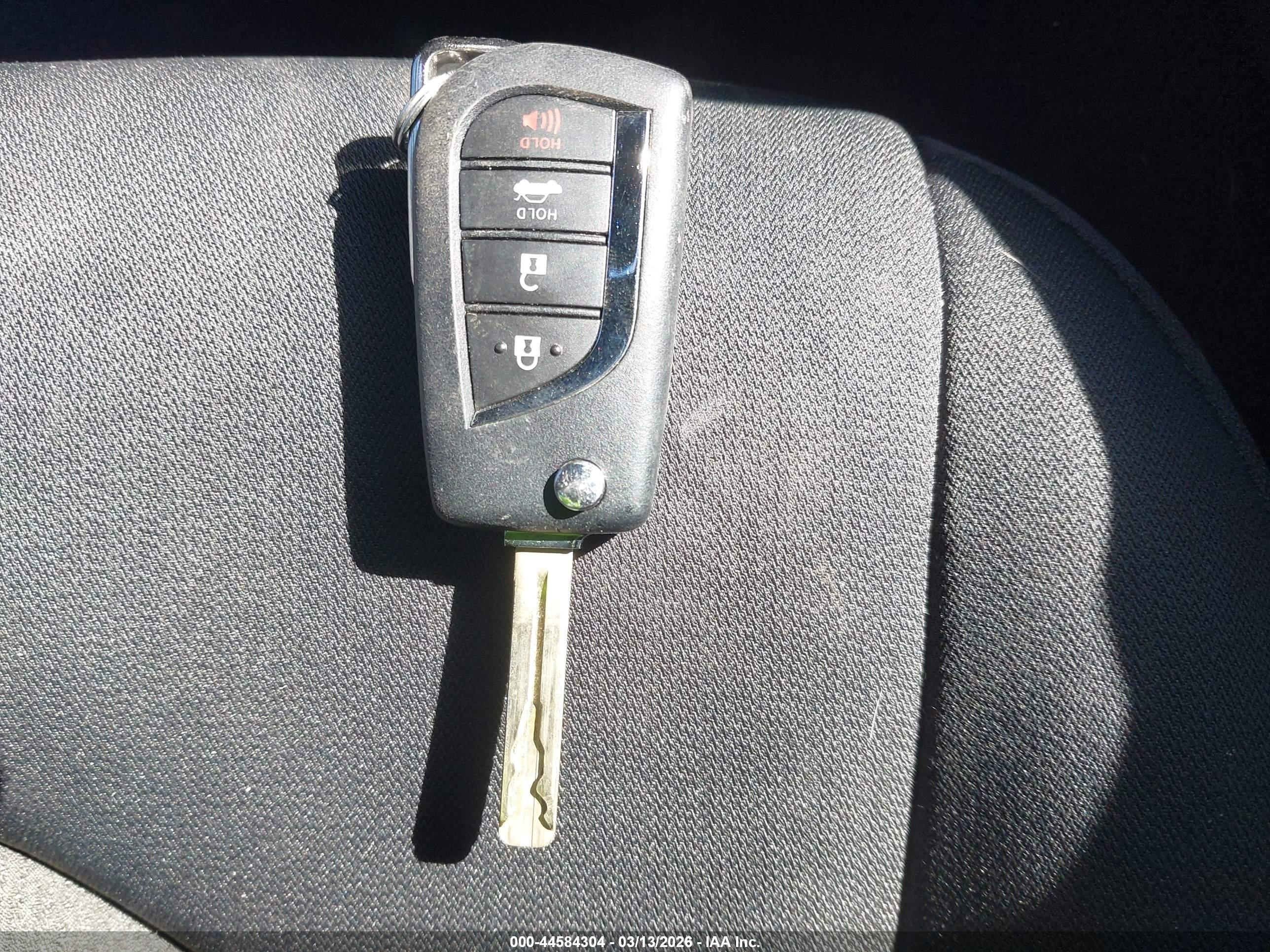 TOYOTA CAMRY image 11