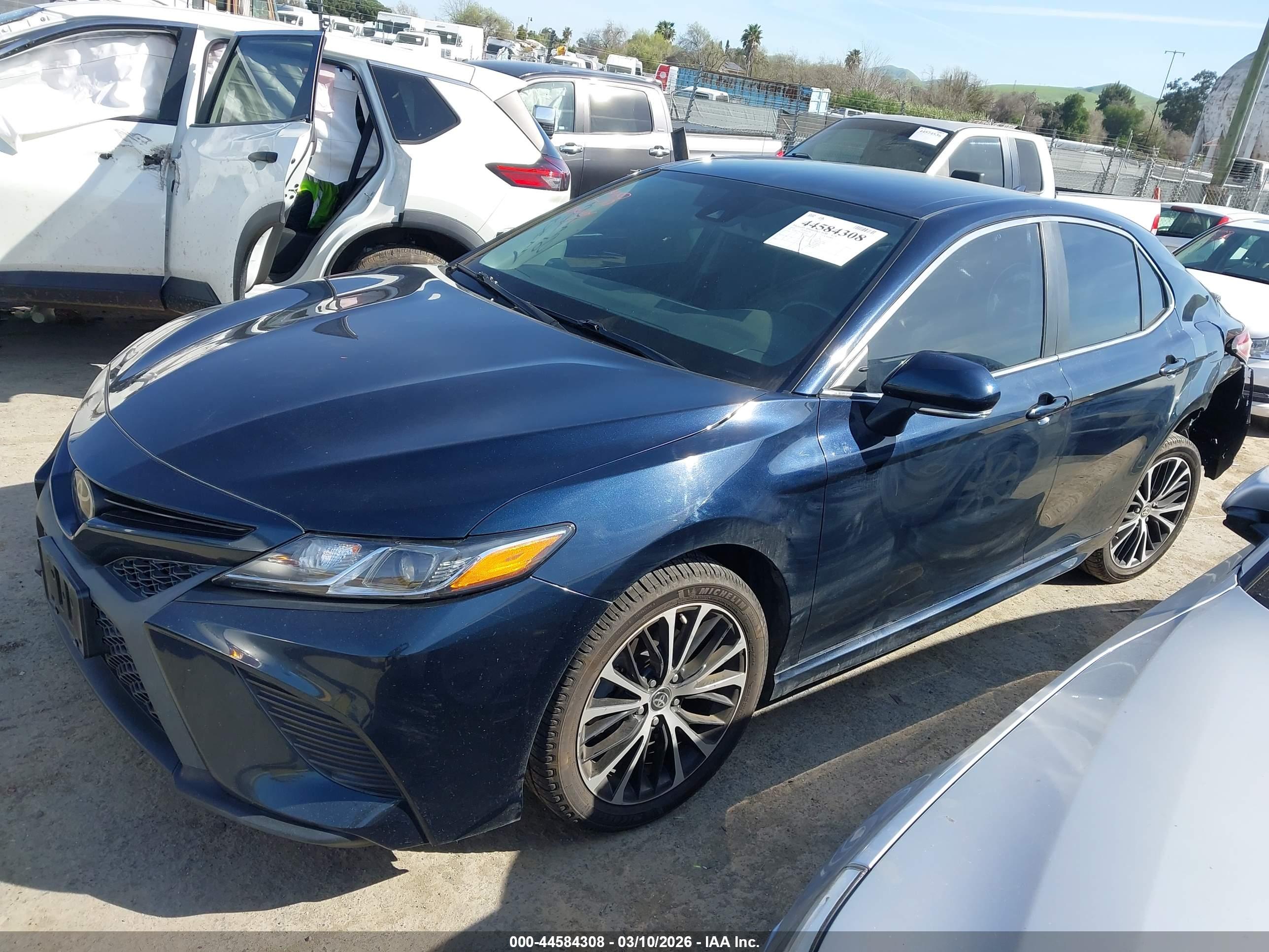 TOYOTA CAMRY image 2