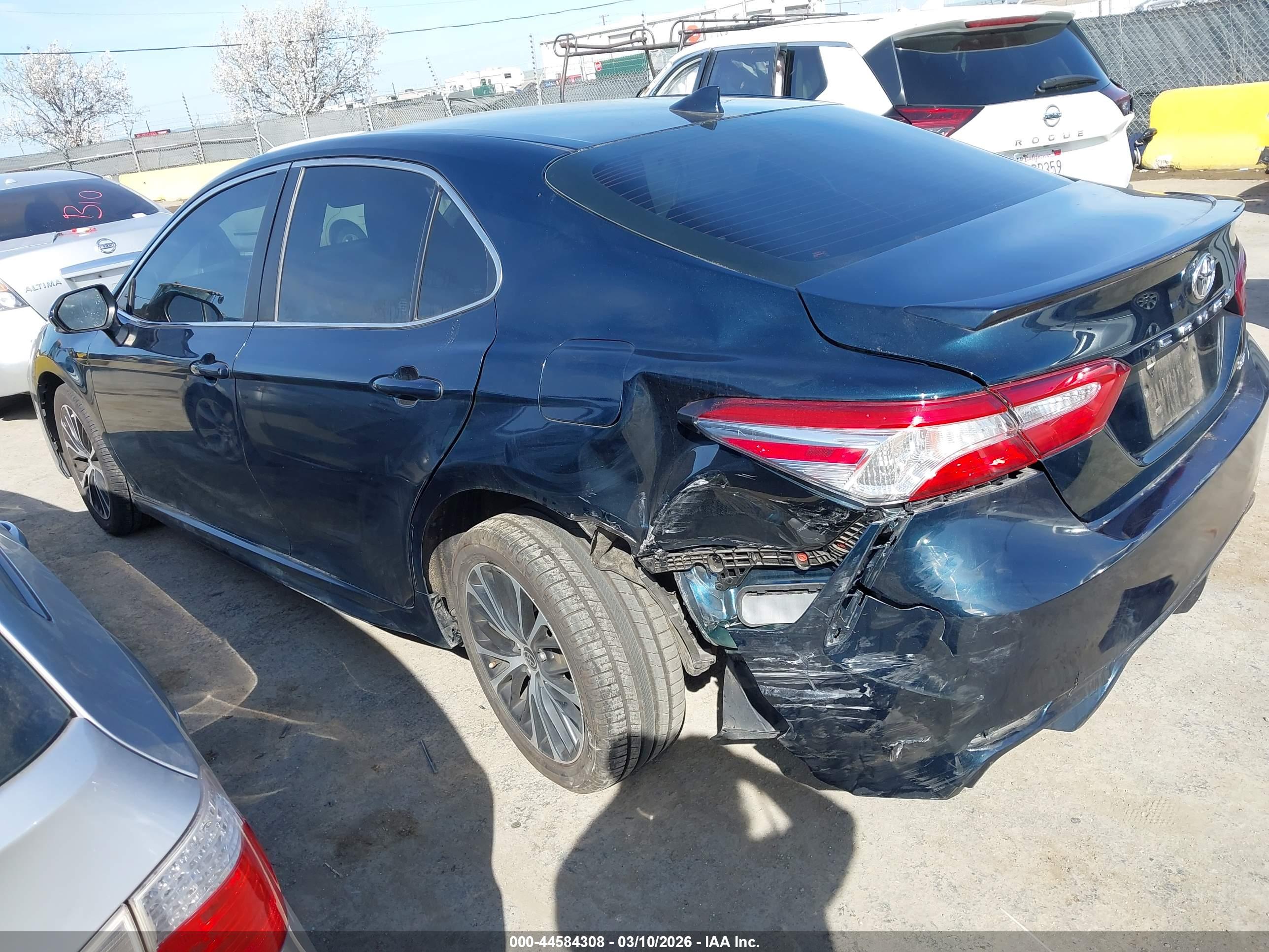 TOYOTA CAMRY image 3