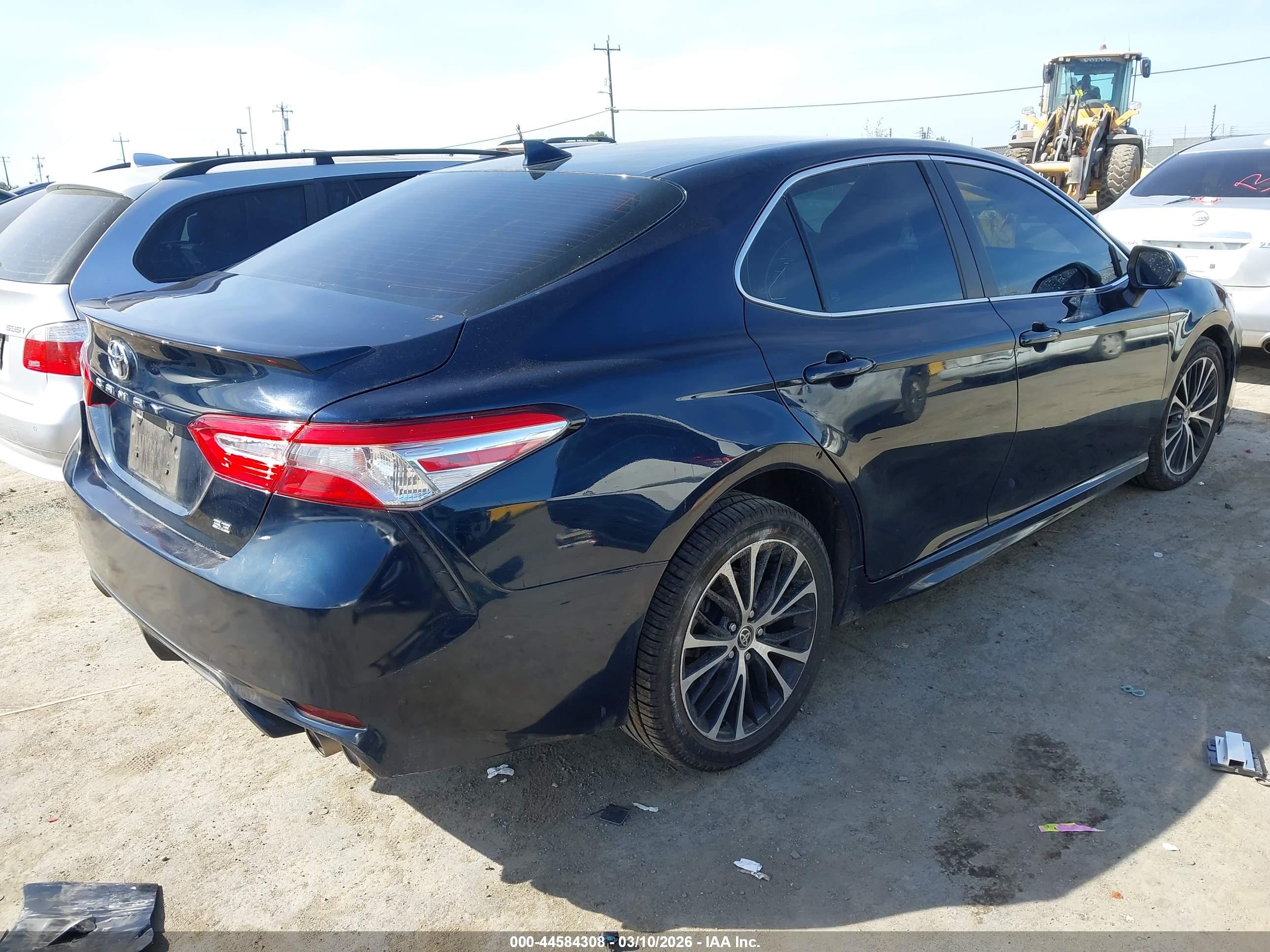 TOYOTA CAMRY image 4