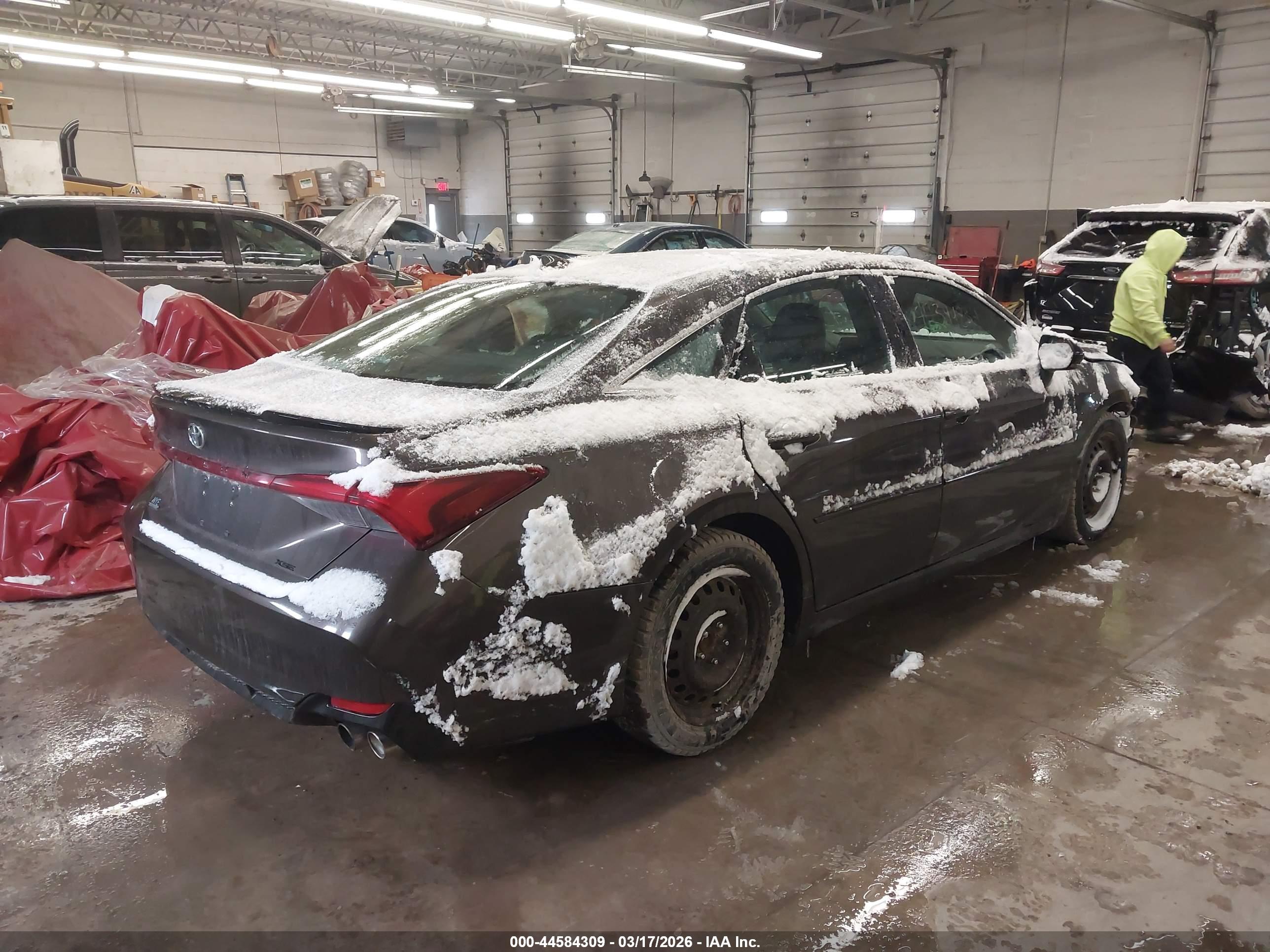 TOYOTA AVALON image 4