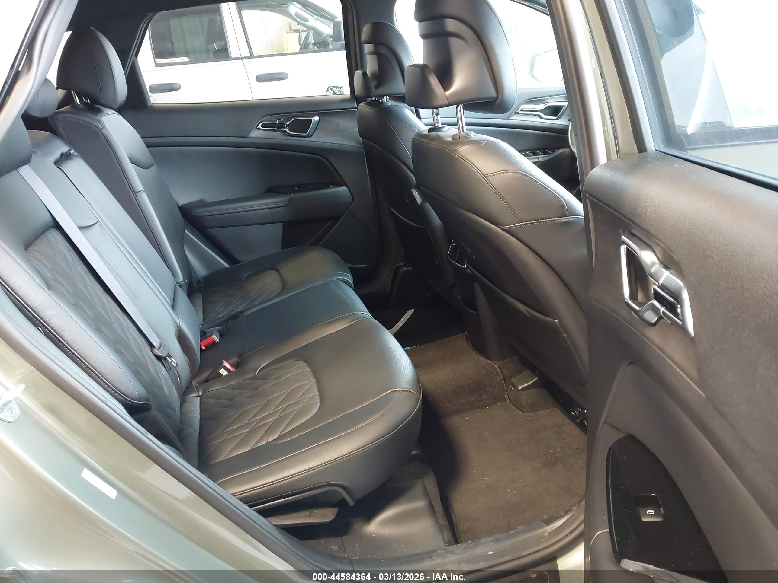 KIA SPORTAGE image 8