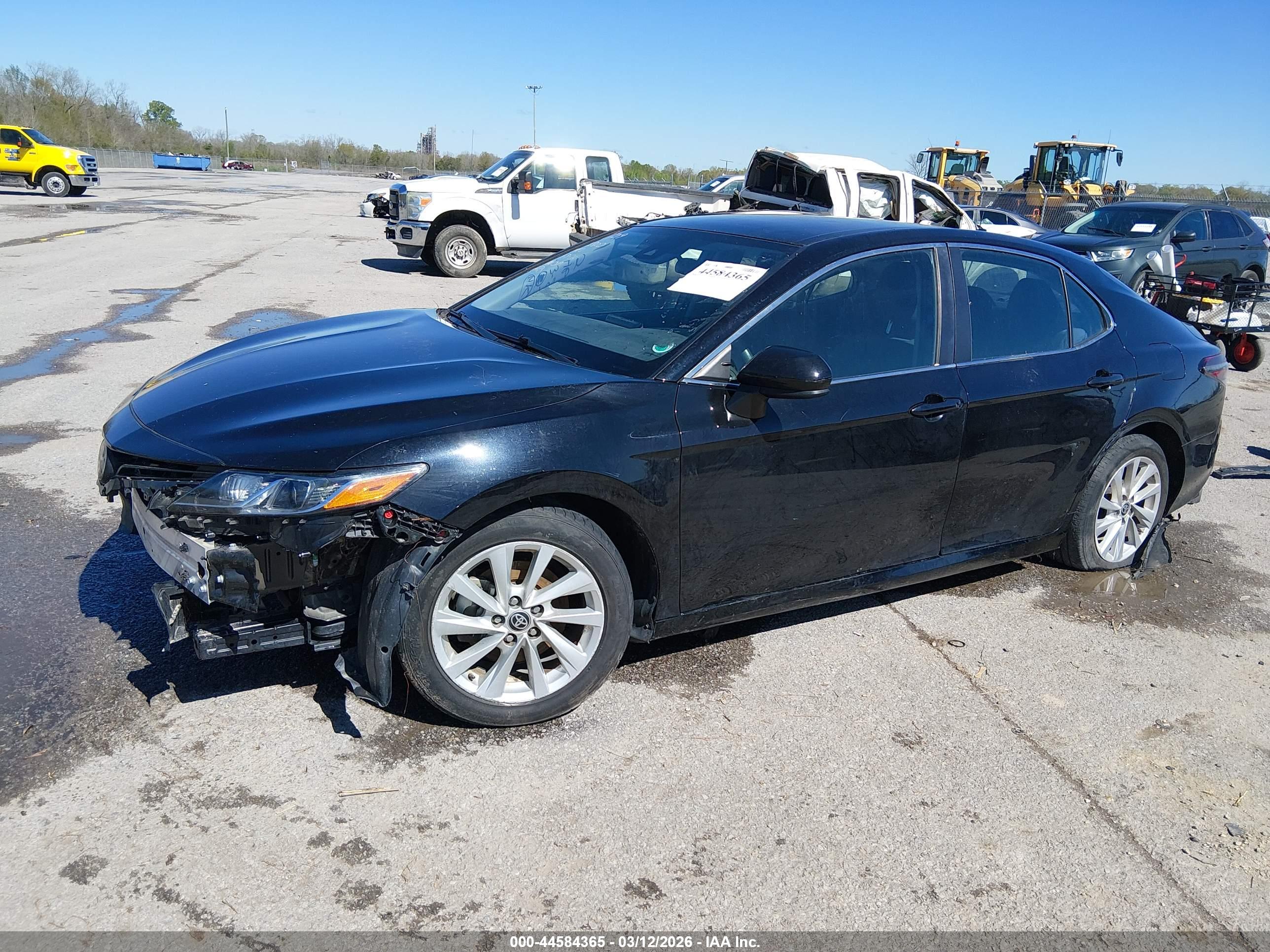 TOYOTA CAMRY image 2