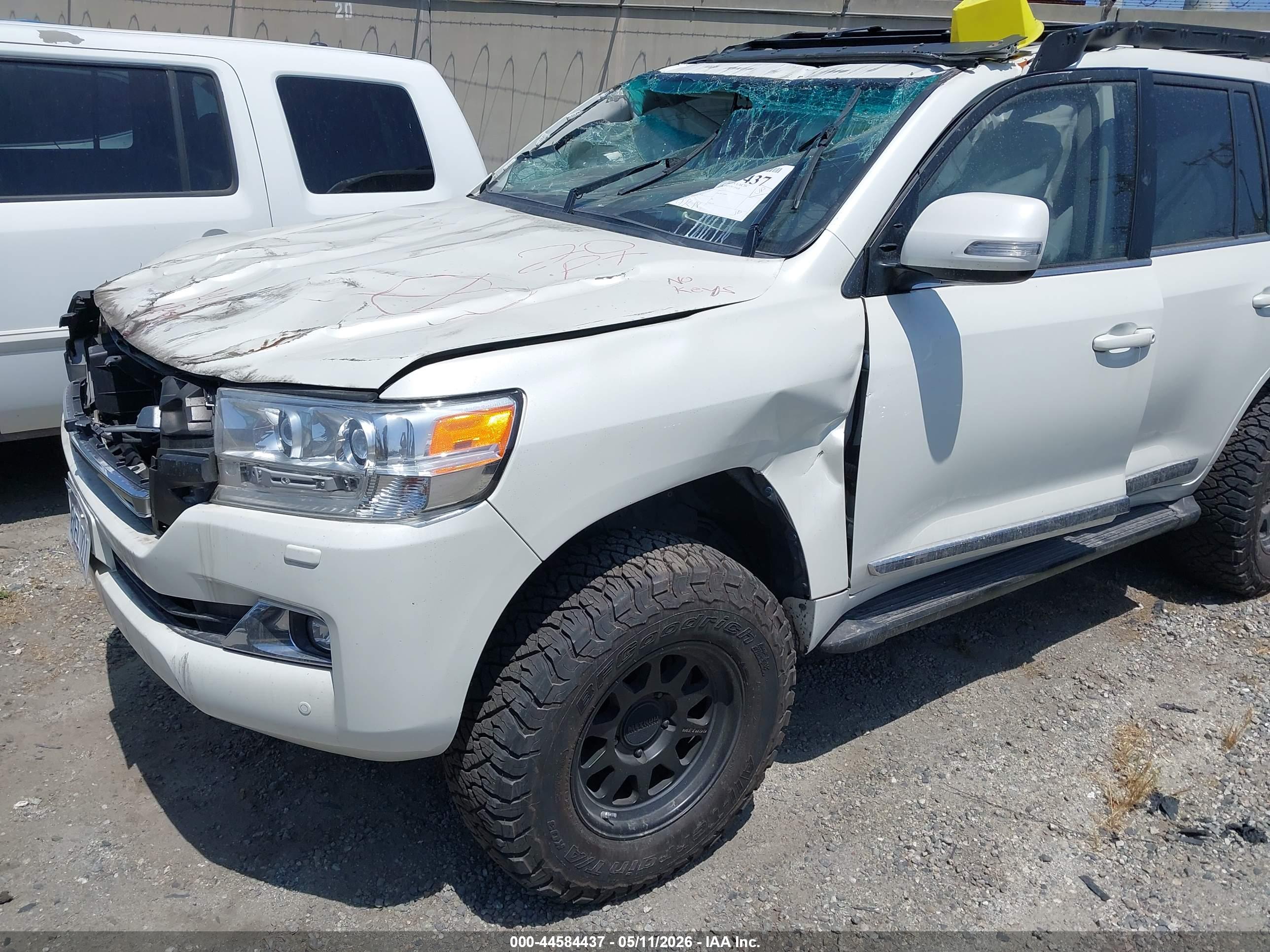 TOYOTA LAND image 2