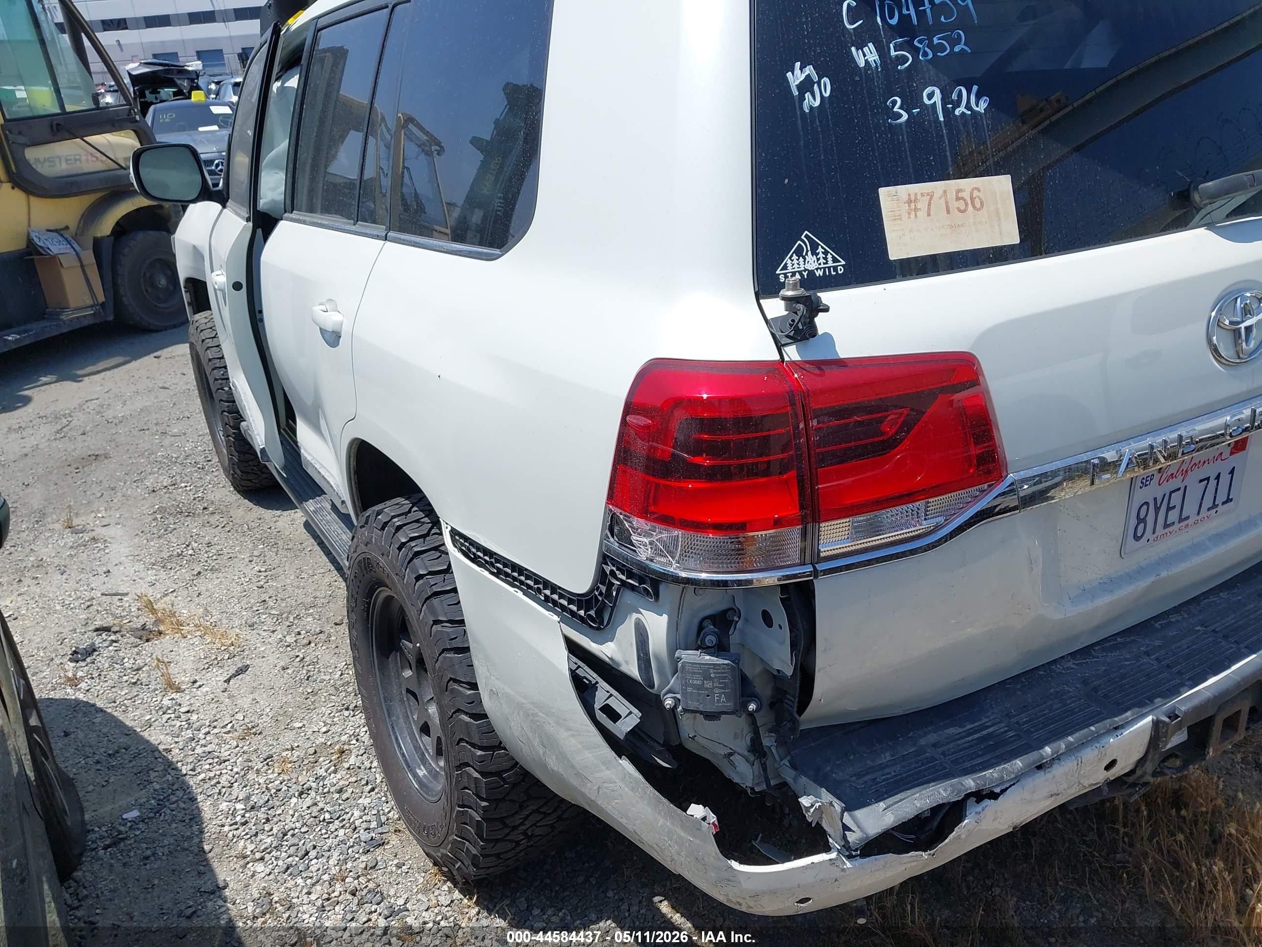 TOYOTA LAND image 3