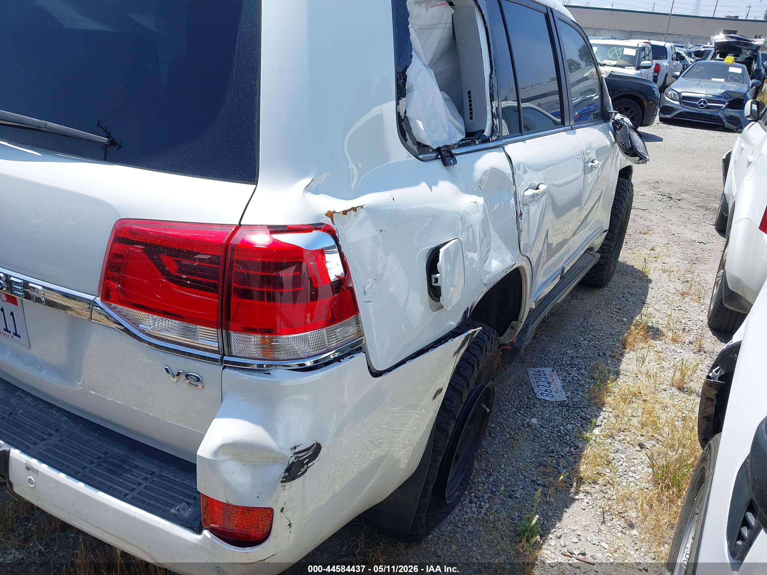 TOYOTA LAND image 4